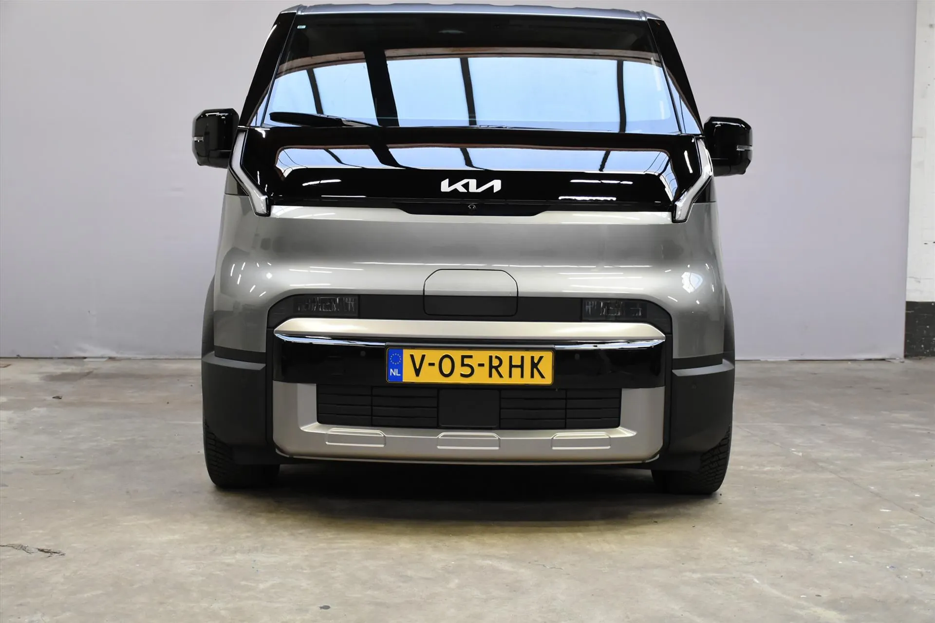 Kia PV5 met kenteken V-05-RHK – autofoto 3