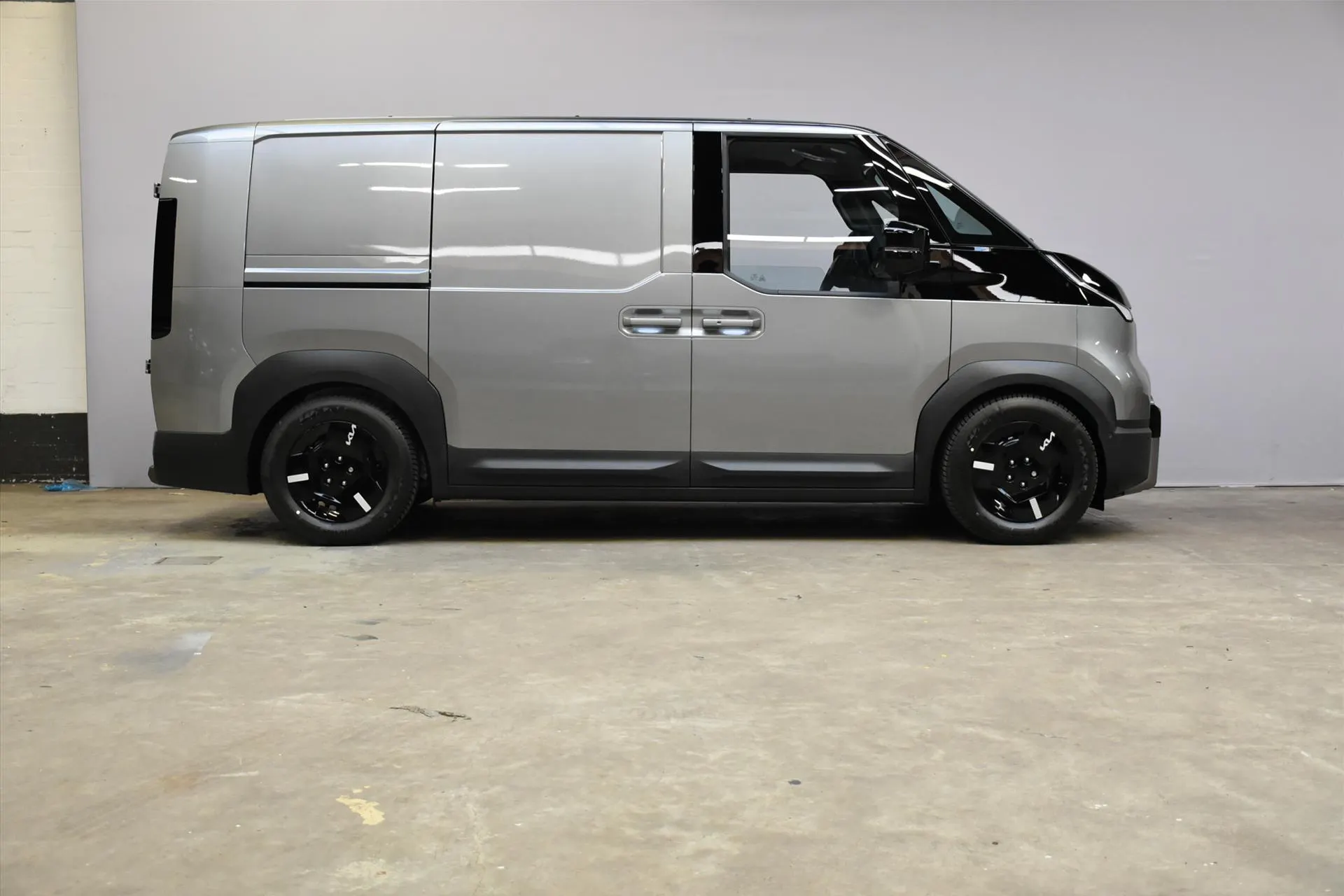 Kia PV5 met kenteken V-05-RHK – autofoto 5