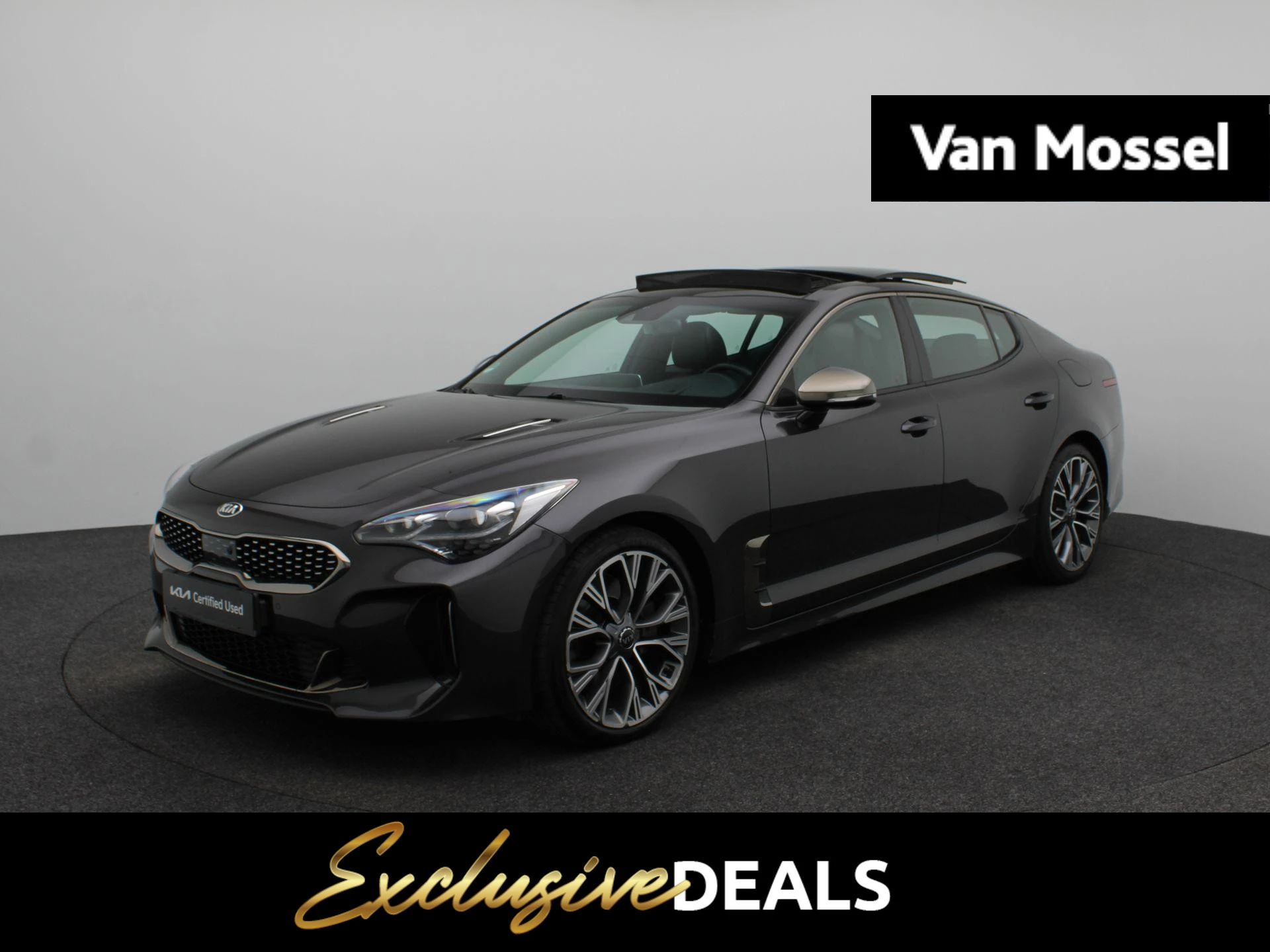 Kia Stinger met kenteken 106100 – autofoto 2