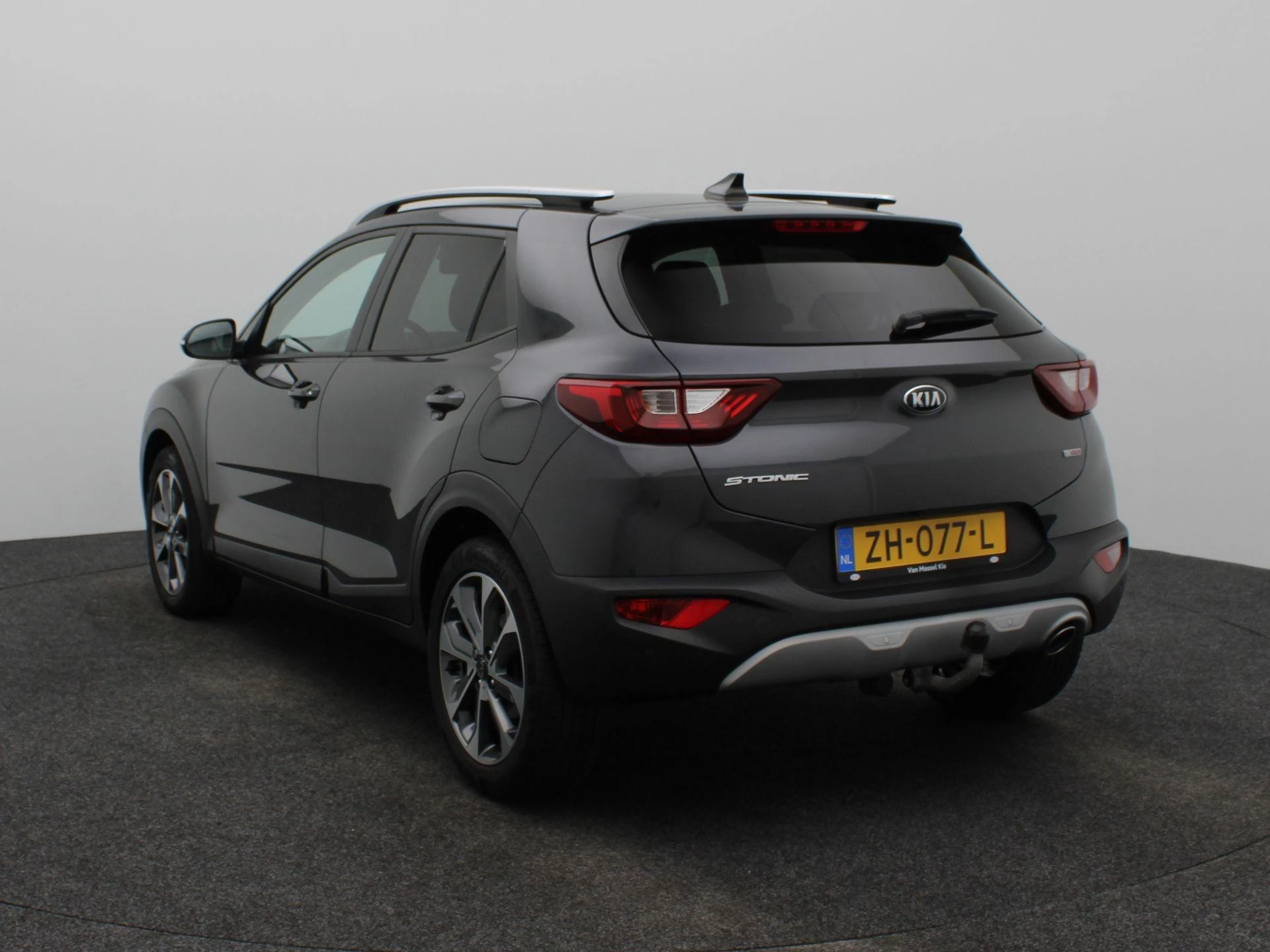 Kia Stonic met kenteken 63100 – autofoto 3