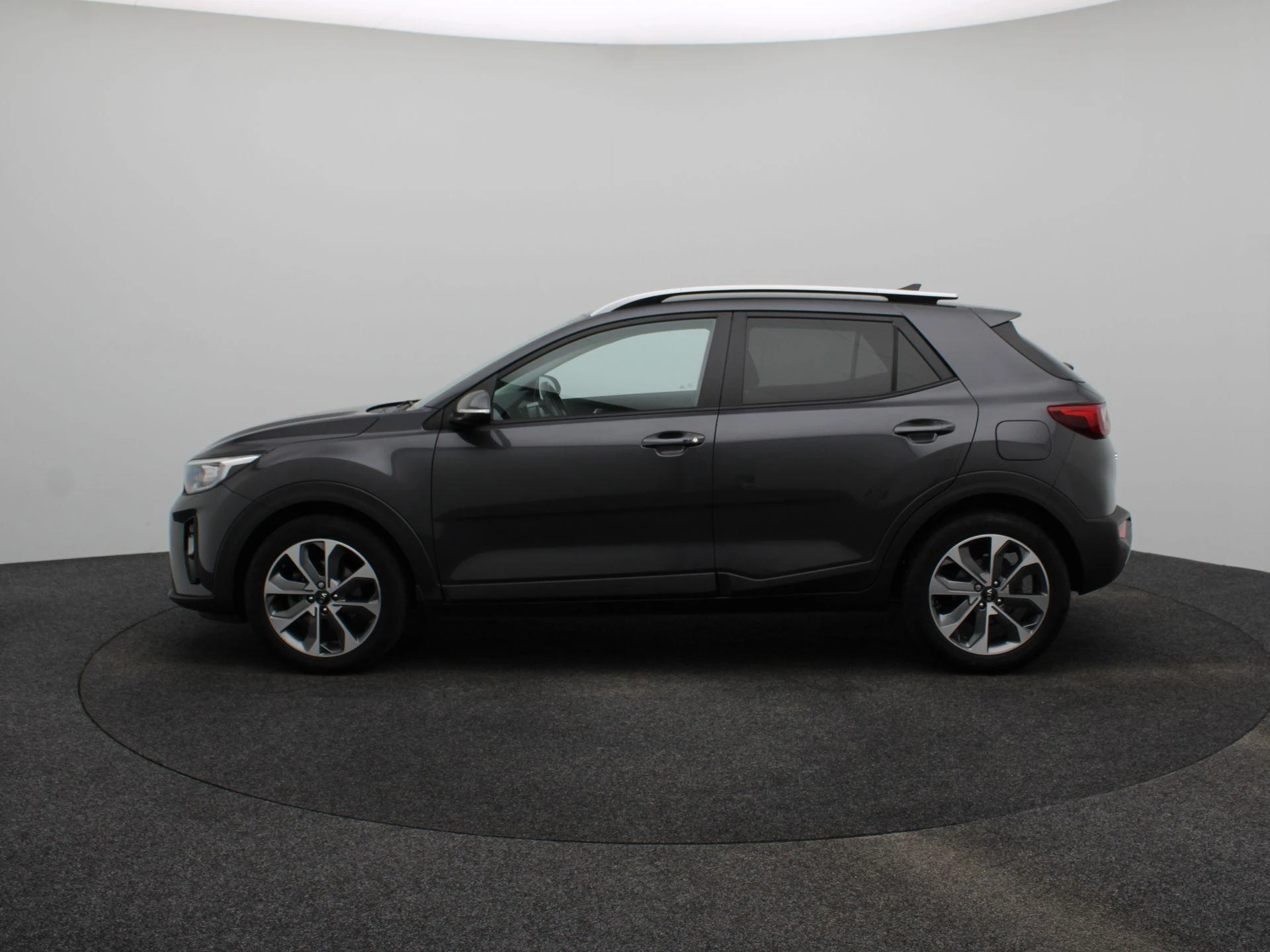 Kia Stonic met kenteken 63100 – autofoto 5