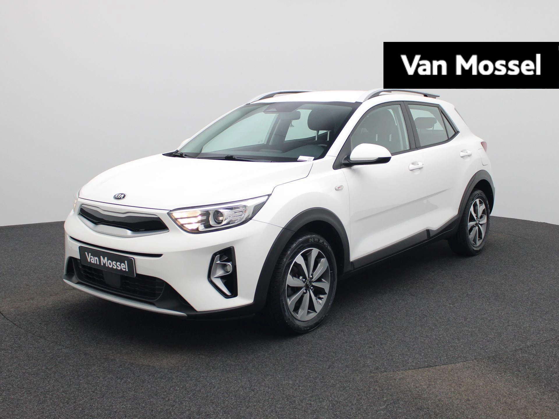 Kia Stonic met kenteken 64100 – autofoto 3