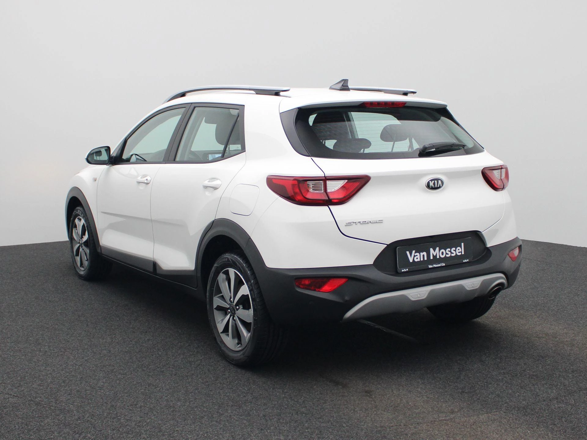 Kia Stonic met kenteken 64100 – autofoto 4