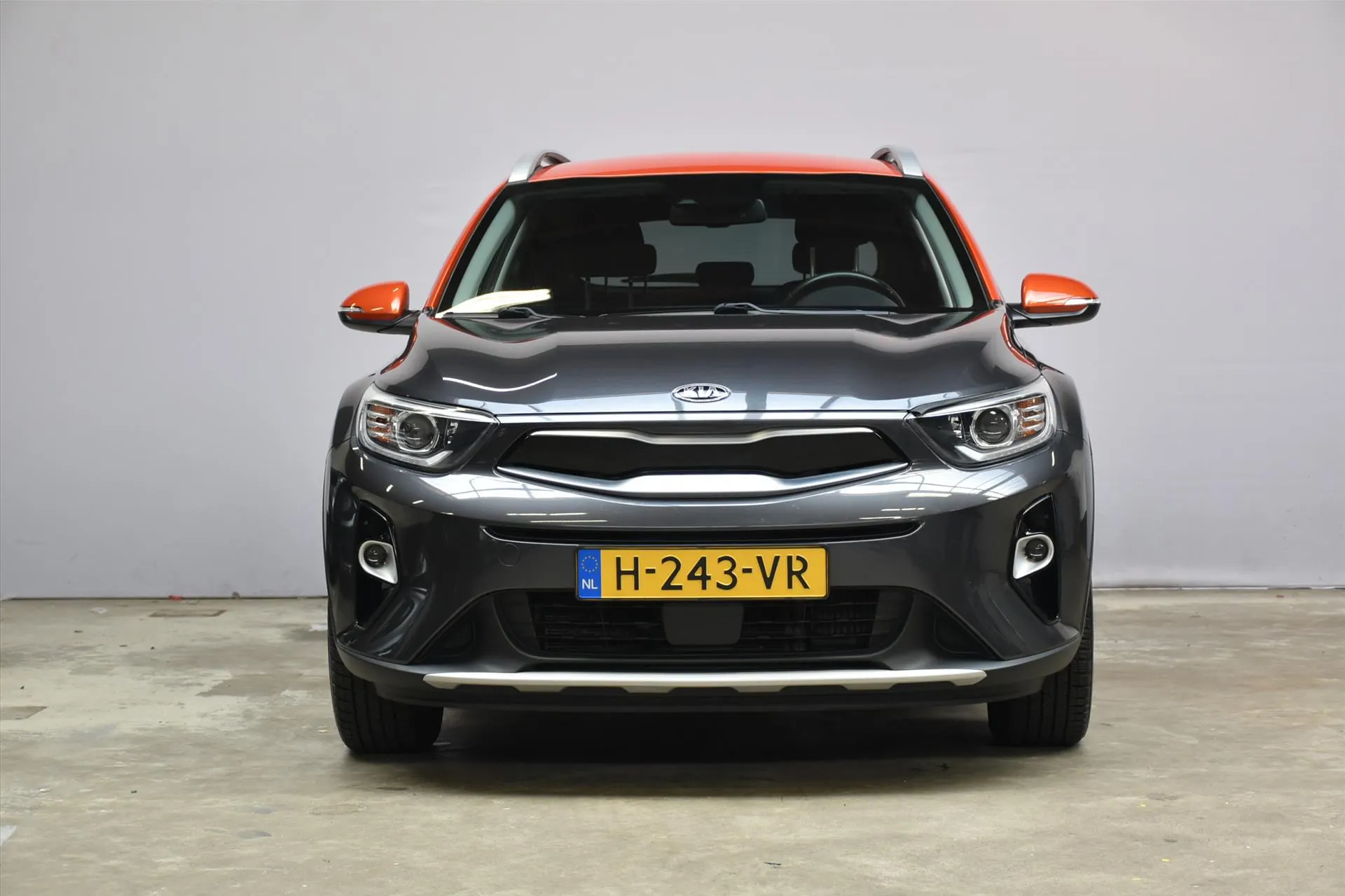 Kia Stonic met kenteken H-243-VR – autofoto 2