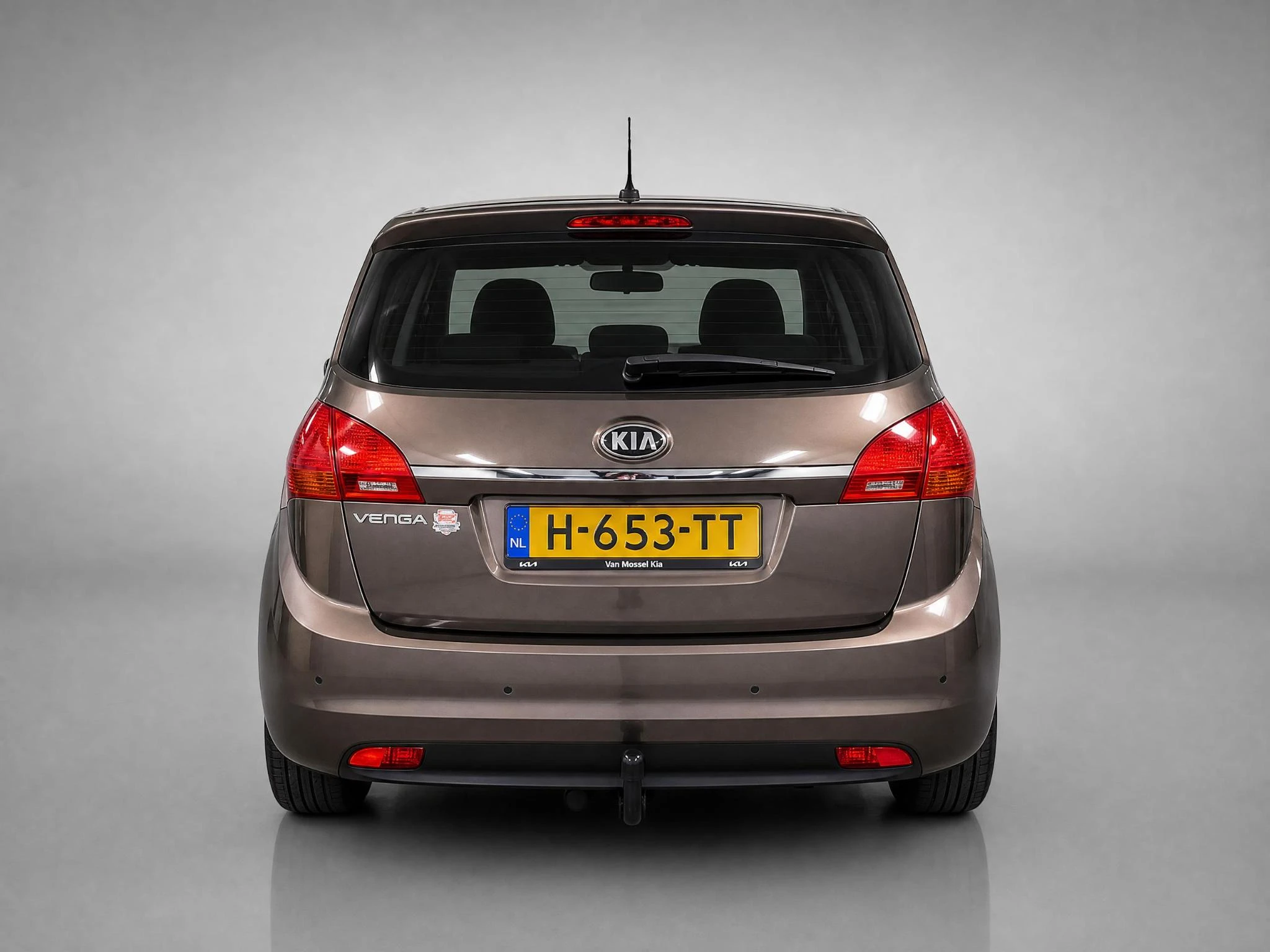 Kia Venga met kenteken 66100 – autofoto 4