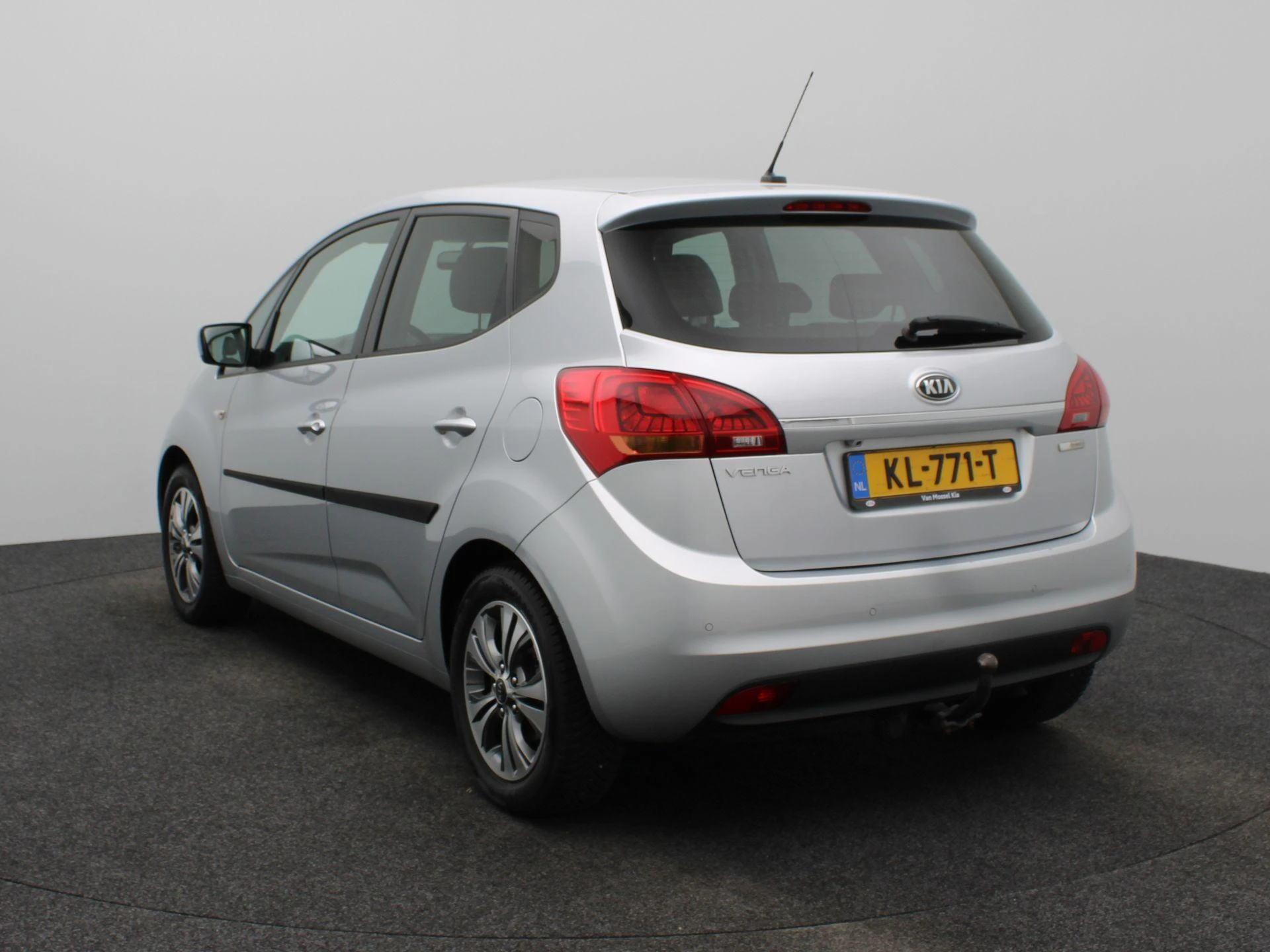 Kia Venga met kenteken 71100 – autofoto 5