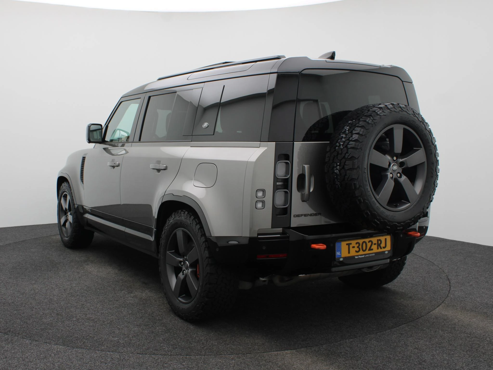 Land Rover RoverDefender met kenteken T-302-RJ – autofoto 3