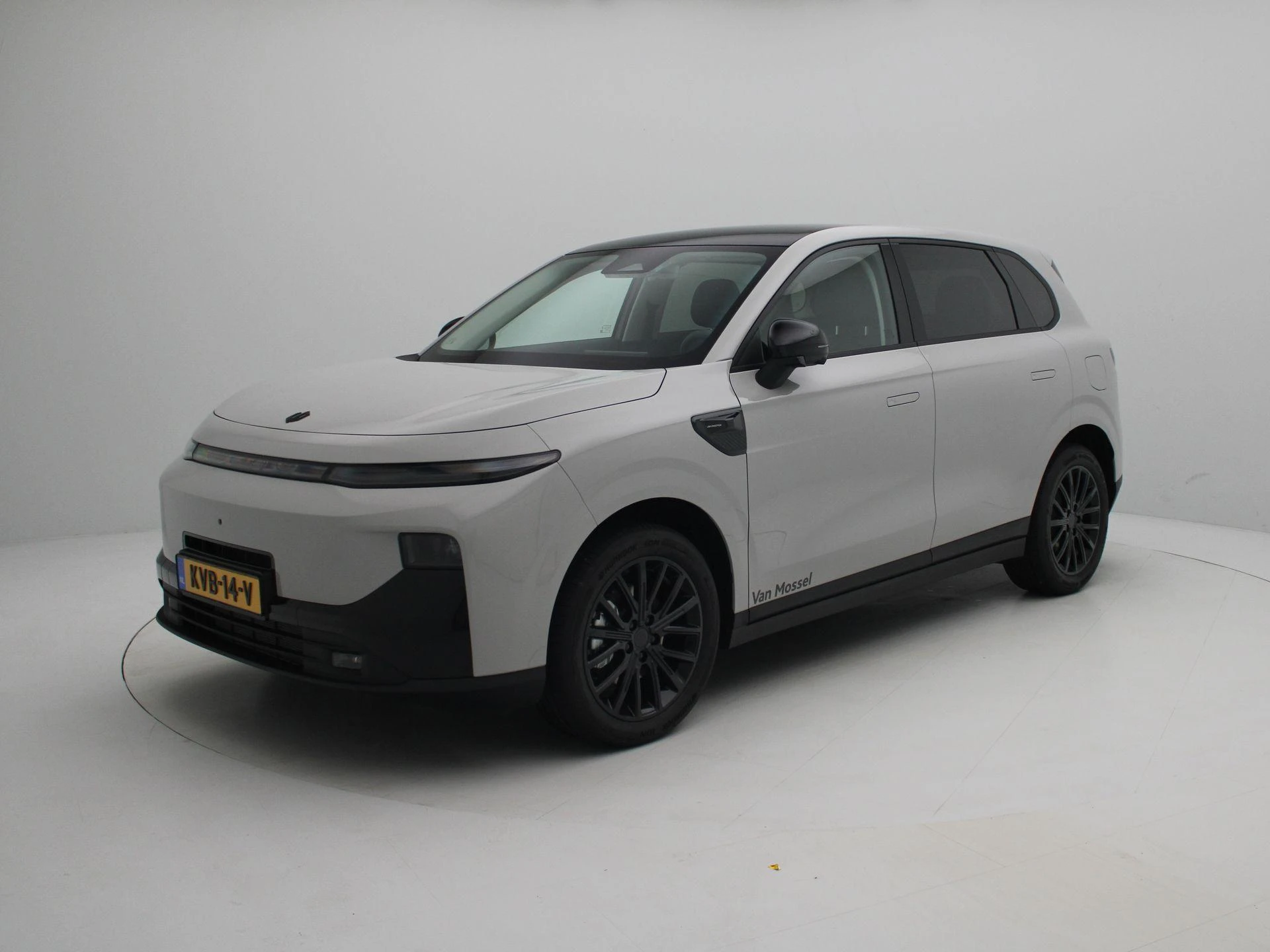 Leapmotor B10 met kenteken 900 – autofoto 2