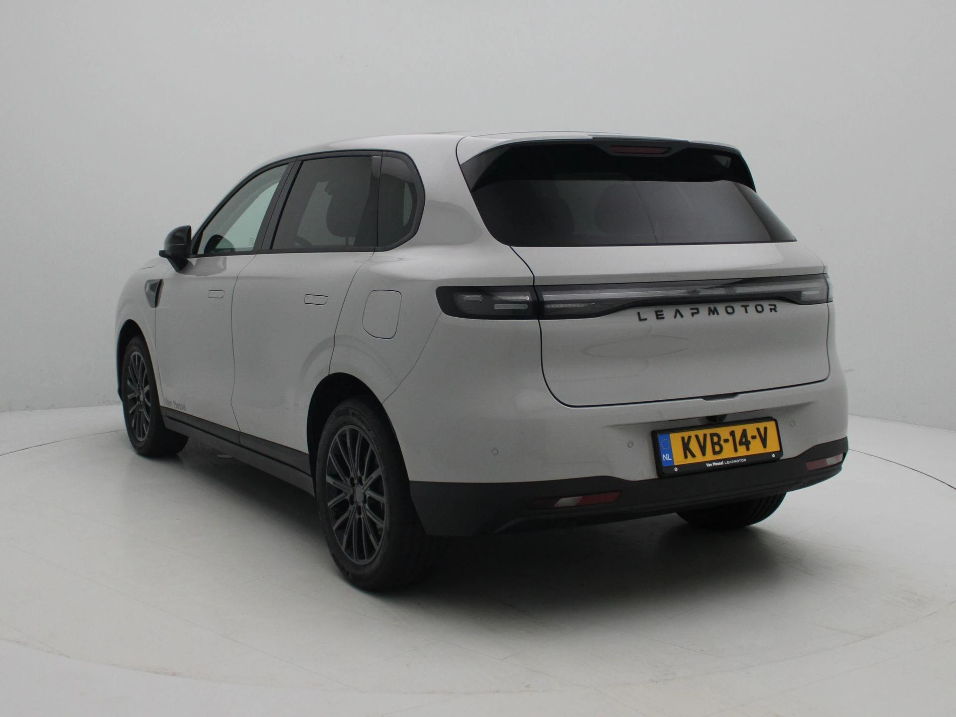 Leapmotor B10 met kenteken 900 – autofoto 3