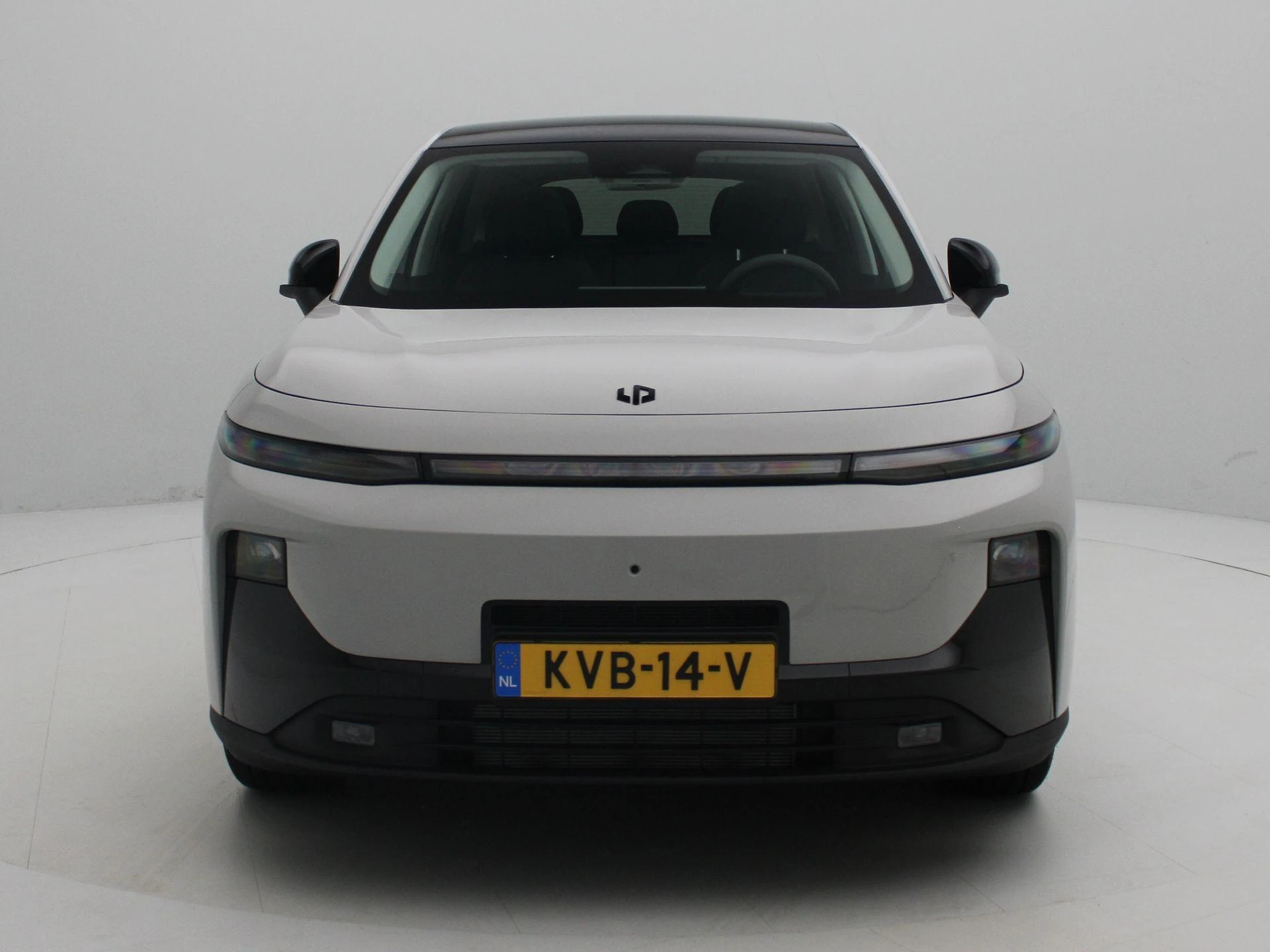 Leapmotor B10 met kenteken 900 – autofoto 4