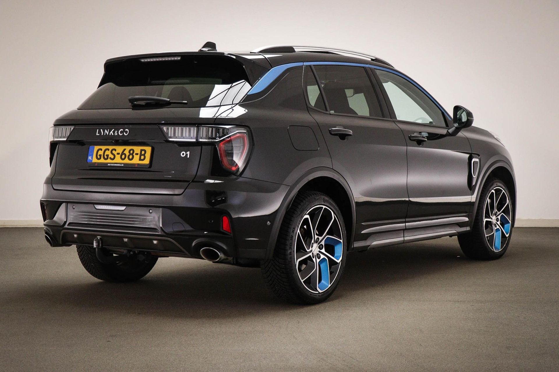 Lynk & Co &Co01 met kenteken GGS-68-B – autofoto 2