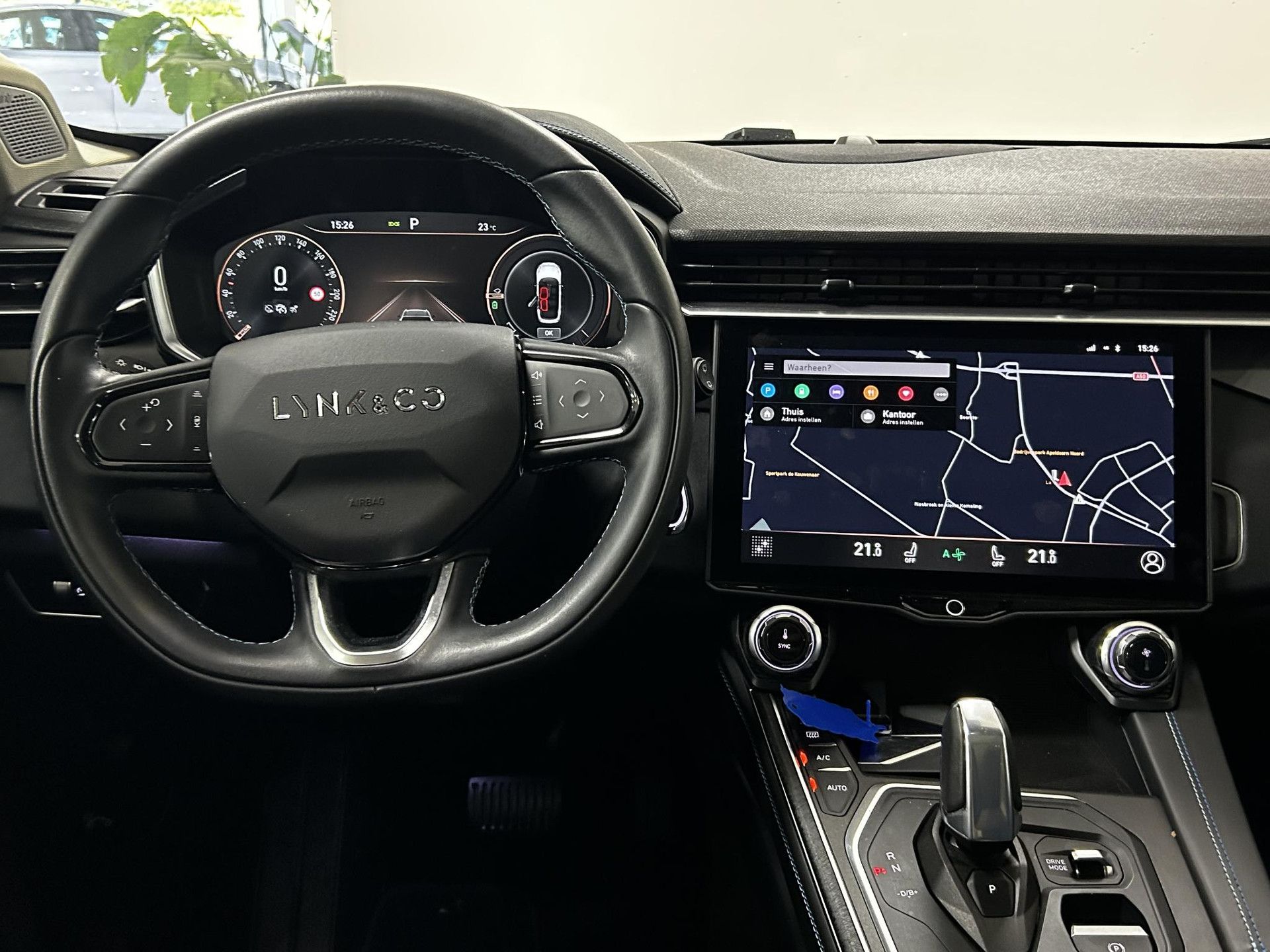Lynk & Co &Co01 met kenteken X-932-SN – autofoto 3