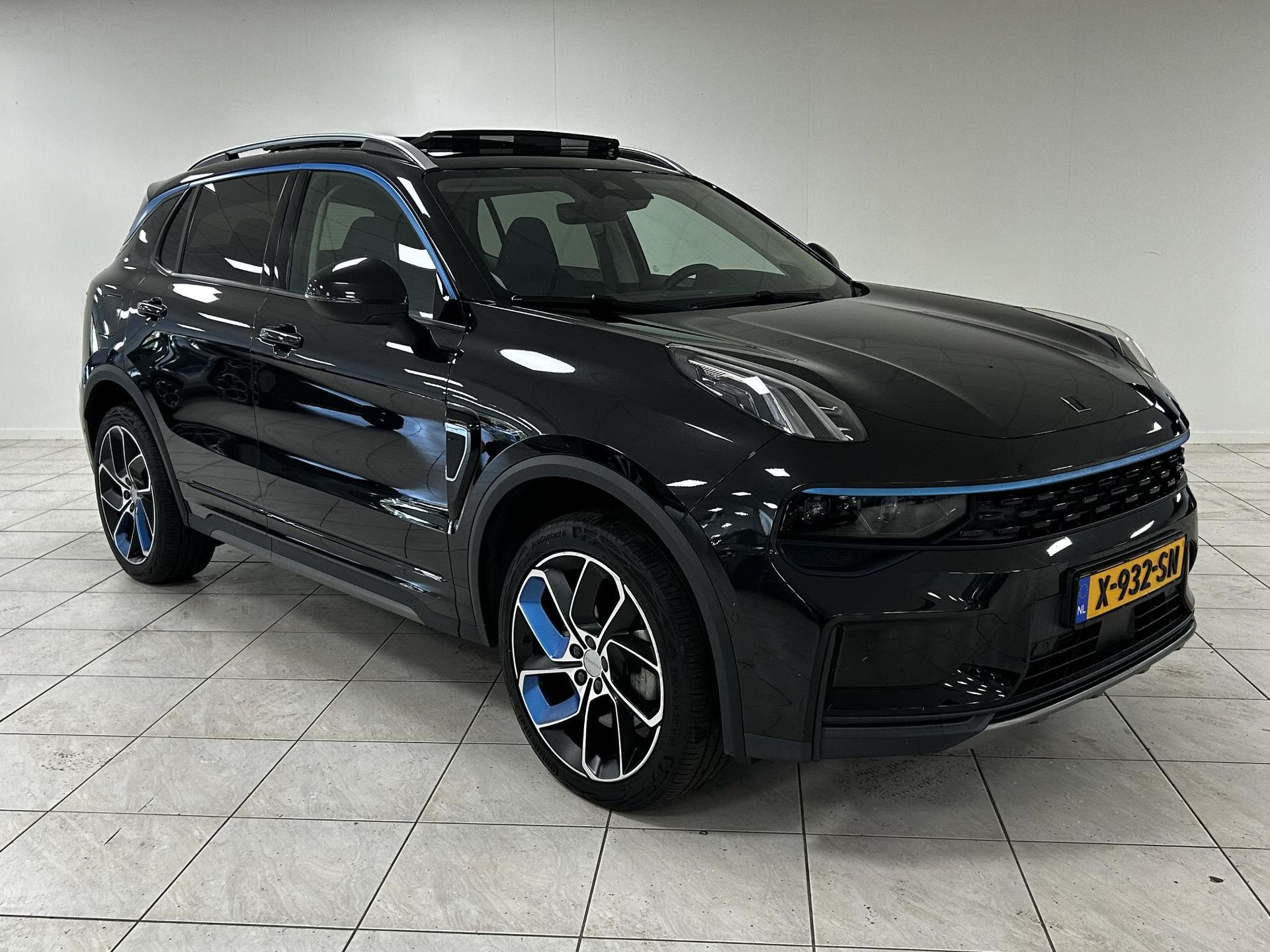 Lynk & Co &Co01 met kenteken X-932-SN – autofoto 5