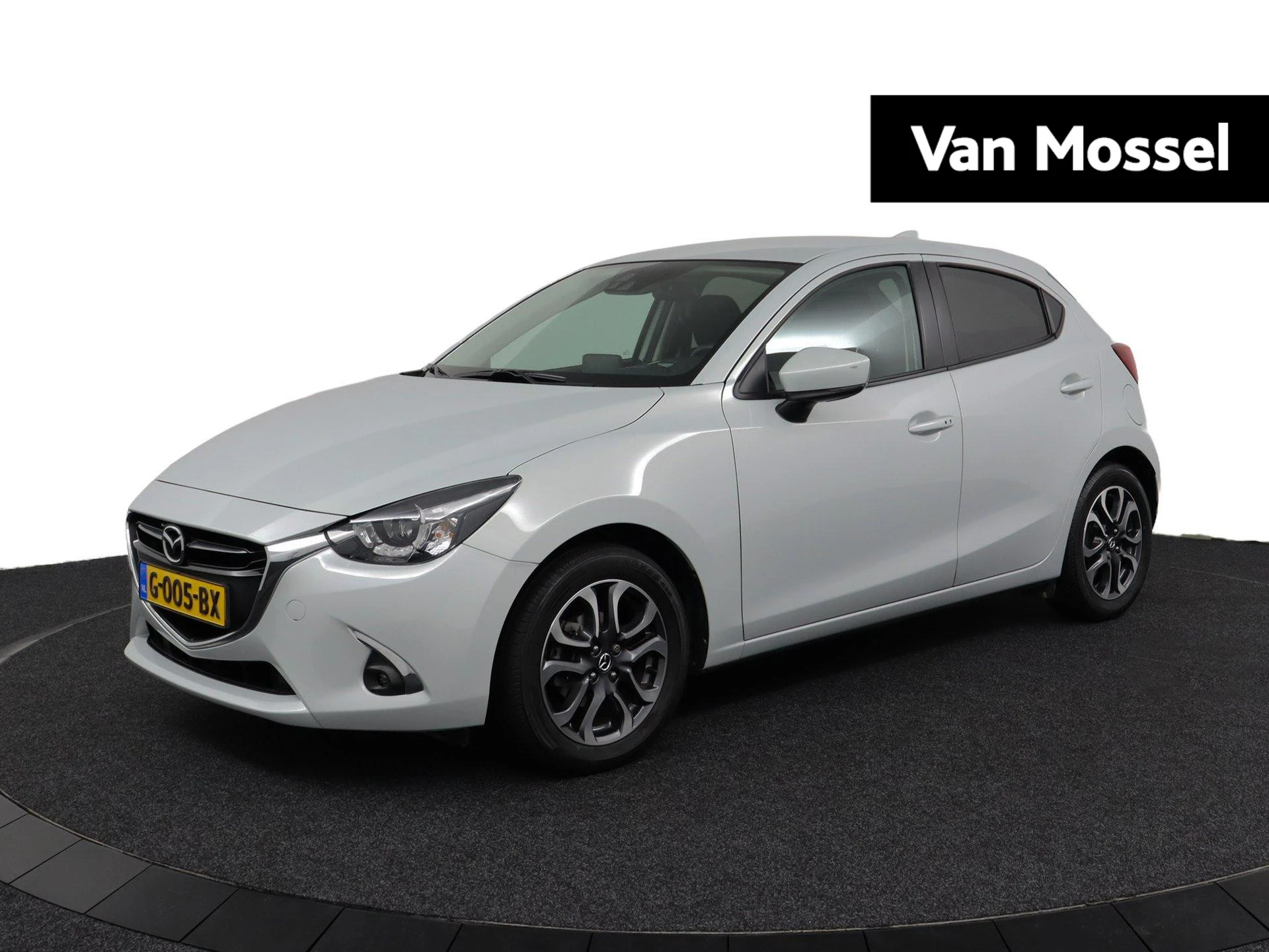 Mazda 2 met kenteken 57100 – autofoto 2