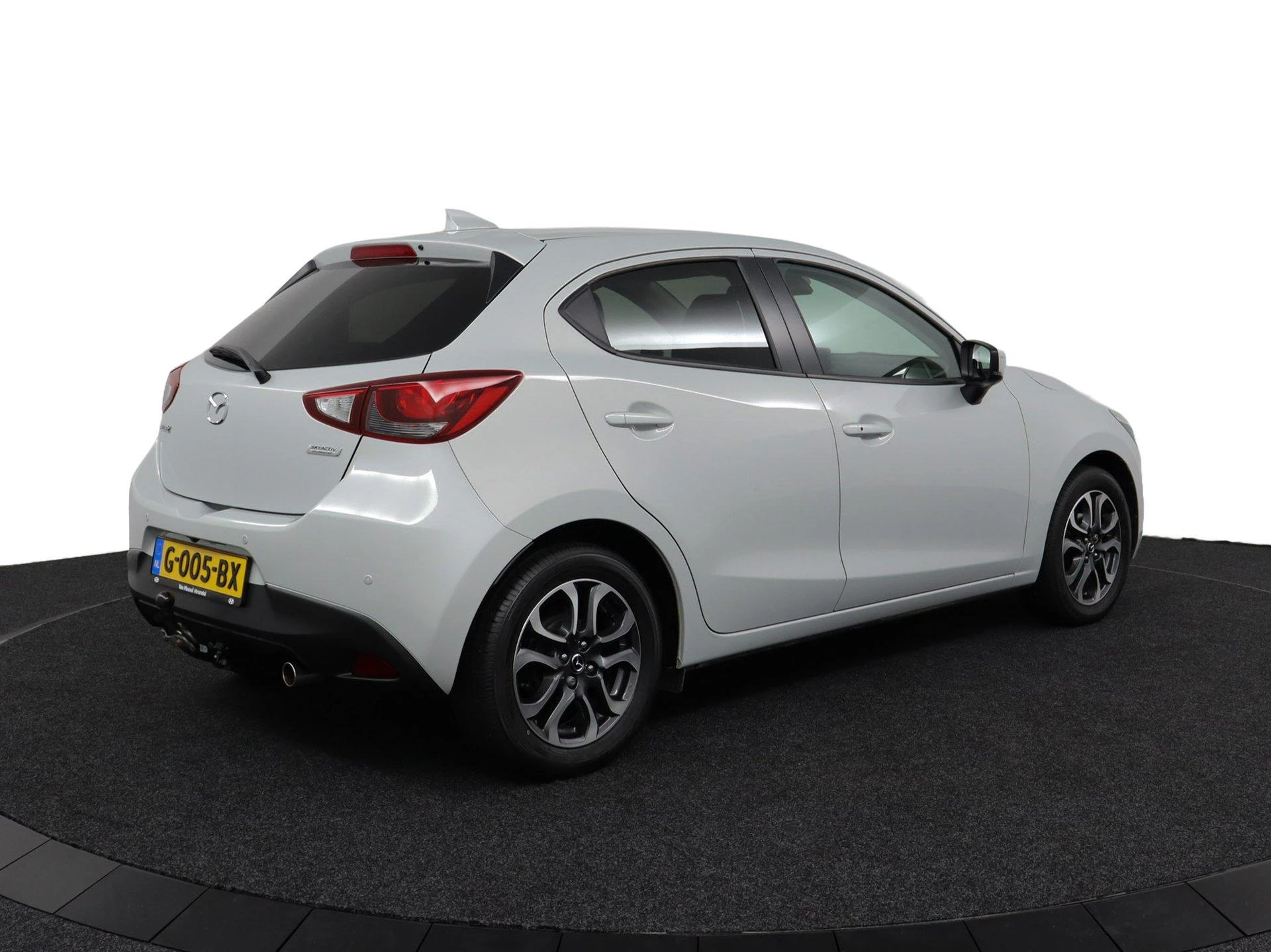 Mazda 2 met kenteken 57100 – autofoto 5