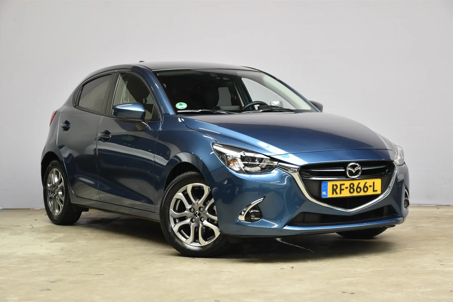 Mazda 2 met kenteken RF-866-L – autofoto 3