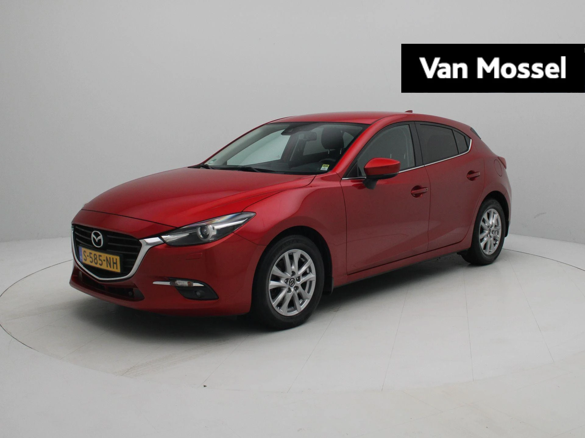 Mazda 3 met kenteken 56100 – autofoto 2