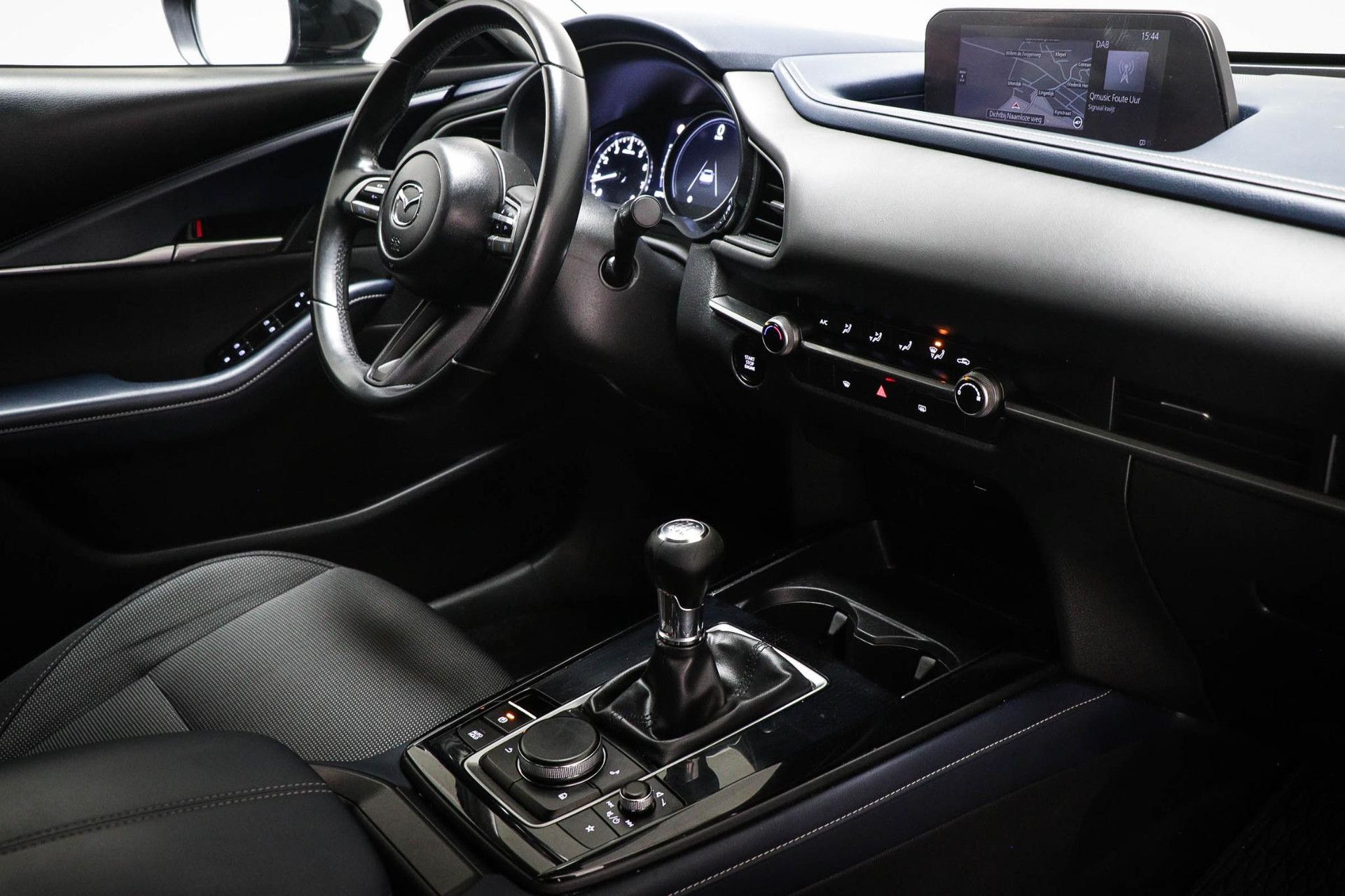 Mazda CX-30 met kenteken R-659-DV – autofoto 3