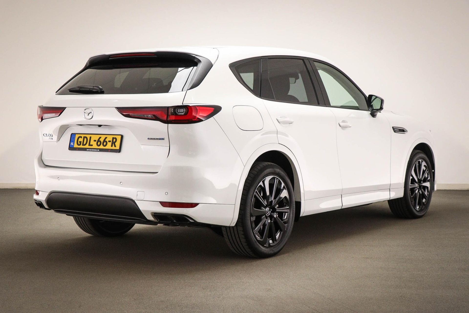 Mazda CX-60 met kenteken GDL-66-R – autofoto 2