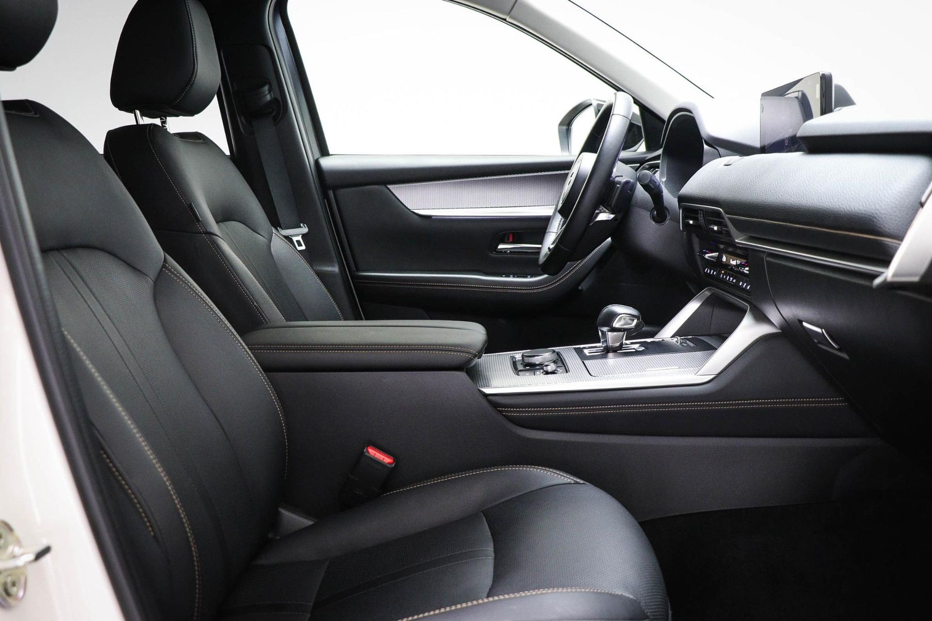 Mazda CX-60 met kenteken GDL-66-R – autofoto 3