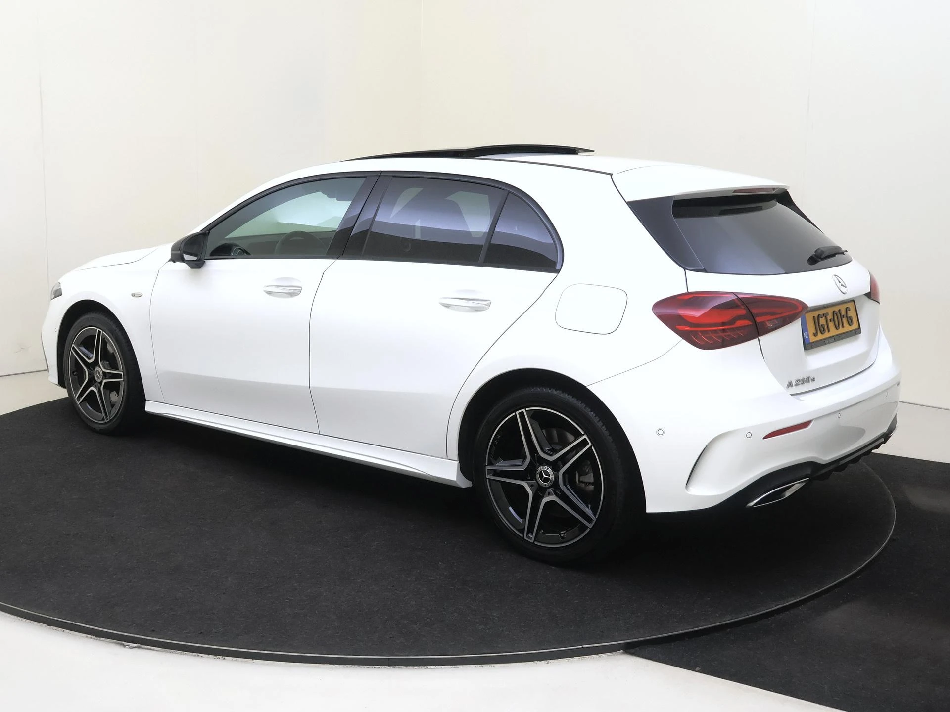Mercedes-Benz A-Klasse met kenteken 08100 – autofoto 4