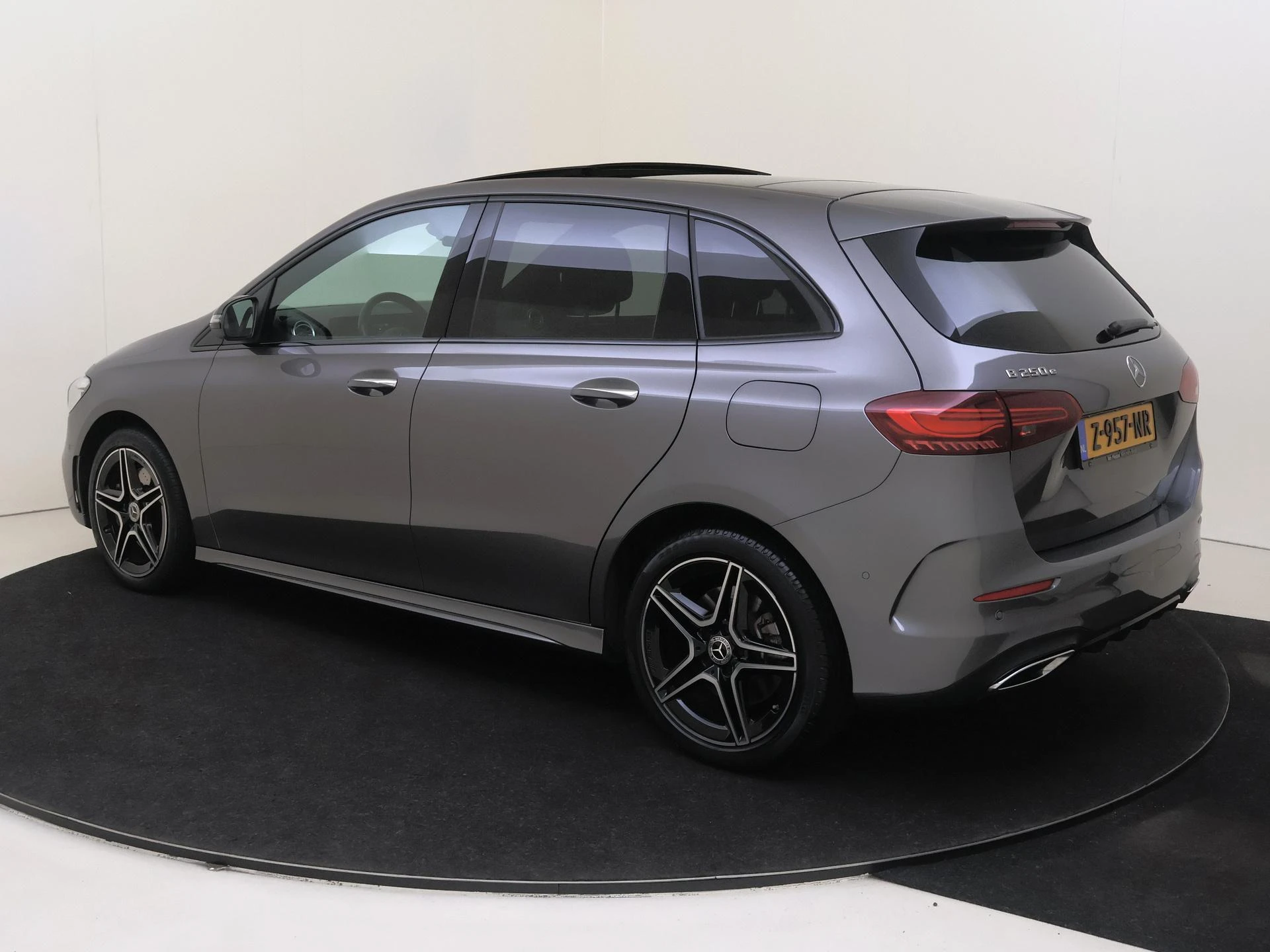 Mercedes-Benz B-Klasse met kenteken 09100 – autofoto 4