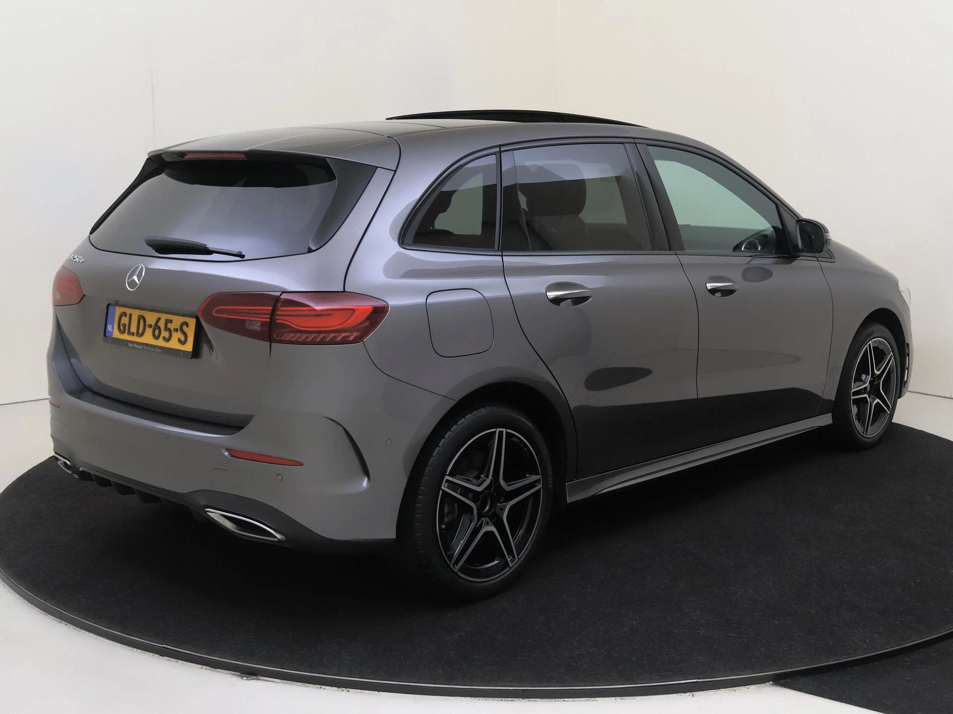Mercedes-Benz B-Klasse met kenteken 10100 – autofoto 3