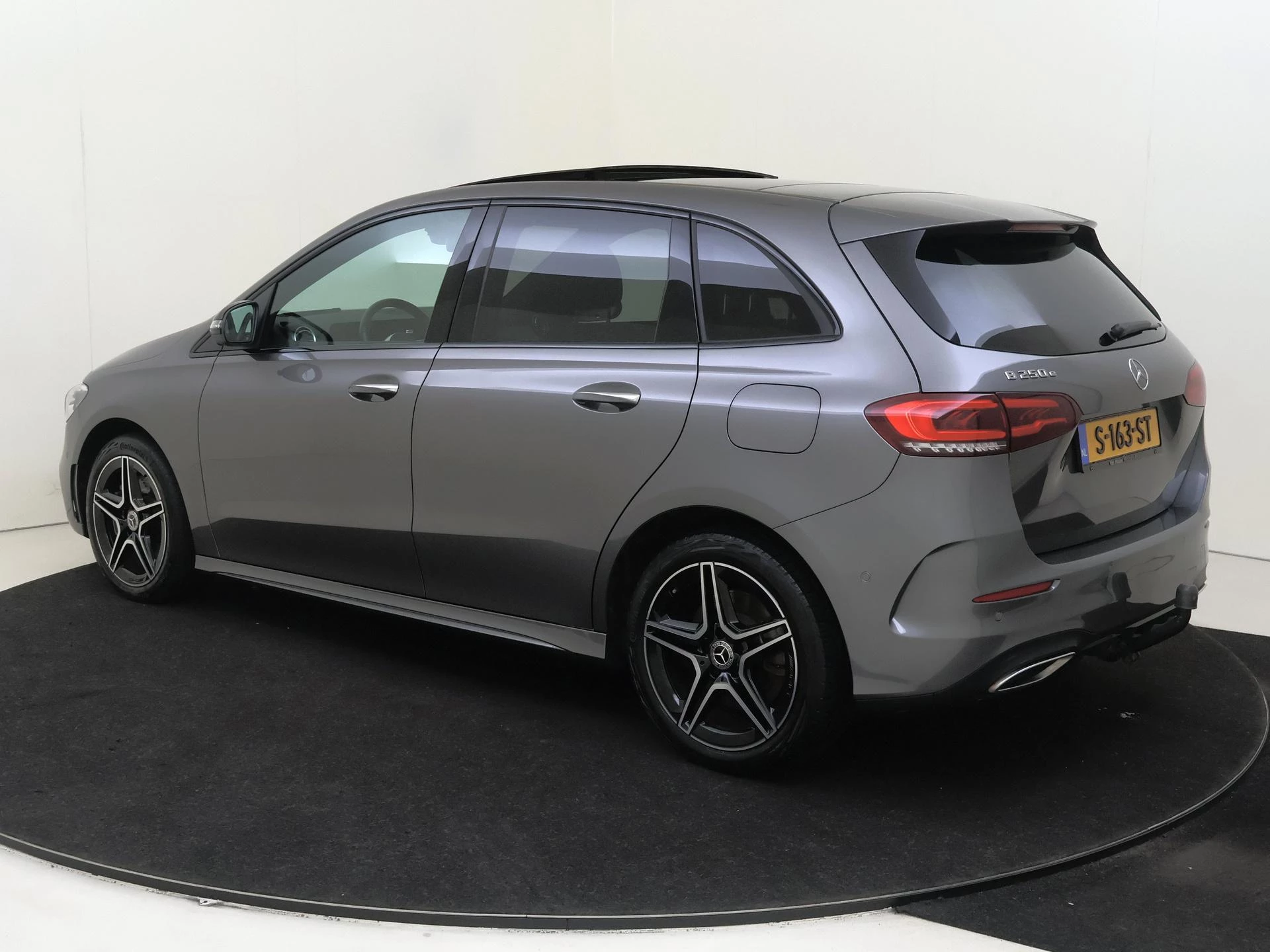 Mercedes-Benz B-Klasse met kenteken 12100 – autofoto 3