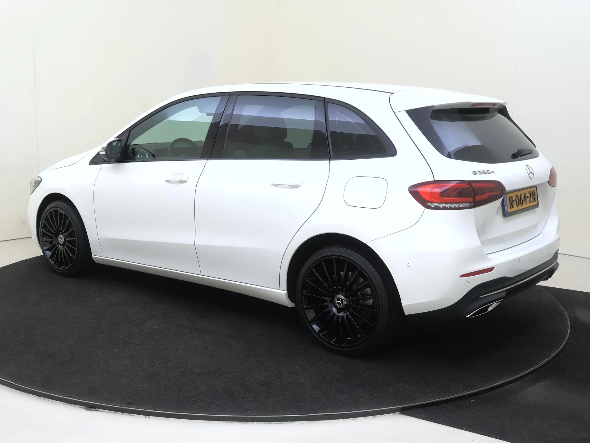 Mercedes-Benz B-Klasse met kenteken 12100 – autofoto 4