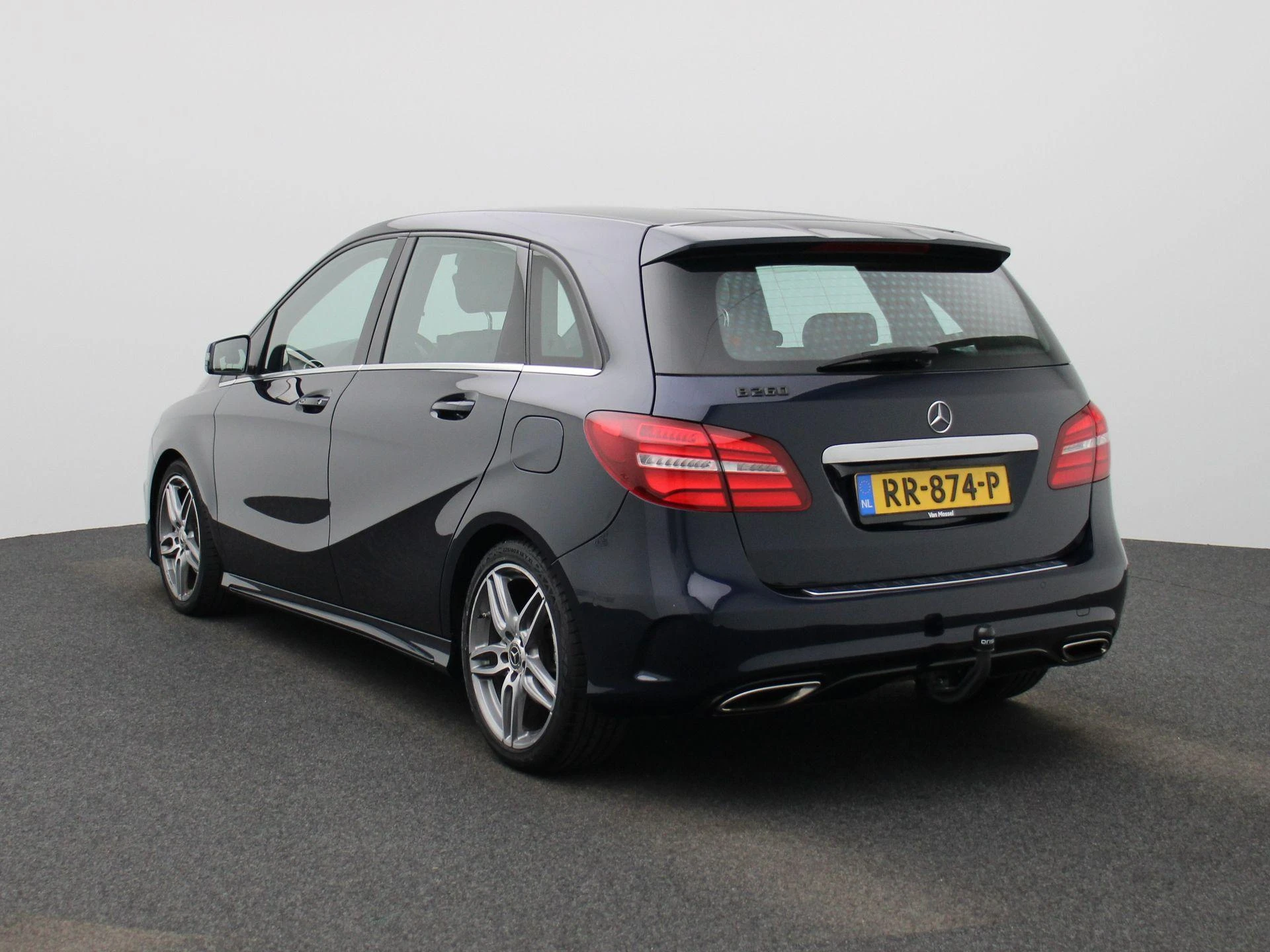 Mercedes-Benz B-Klasse met kenteken 56100 – autofoto 3