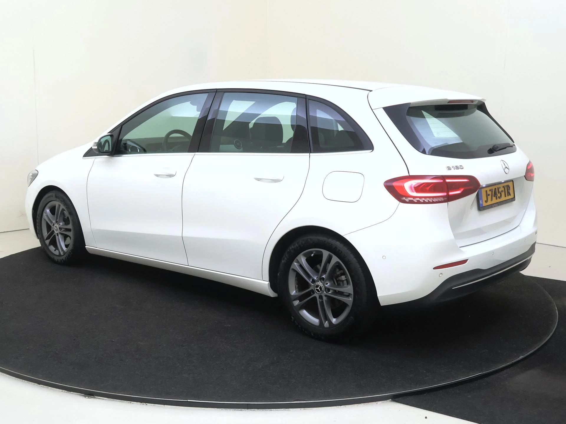 Mercedes-Benz B-Klasse met kenteken J-745-TR – autofoto 4