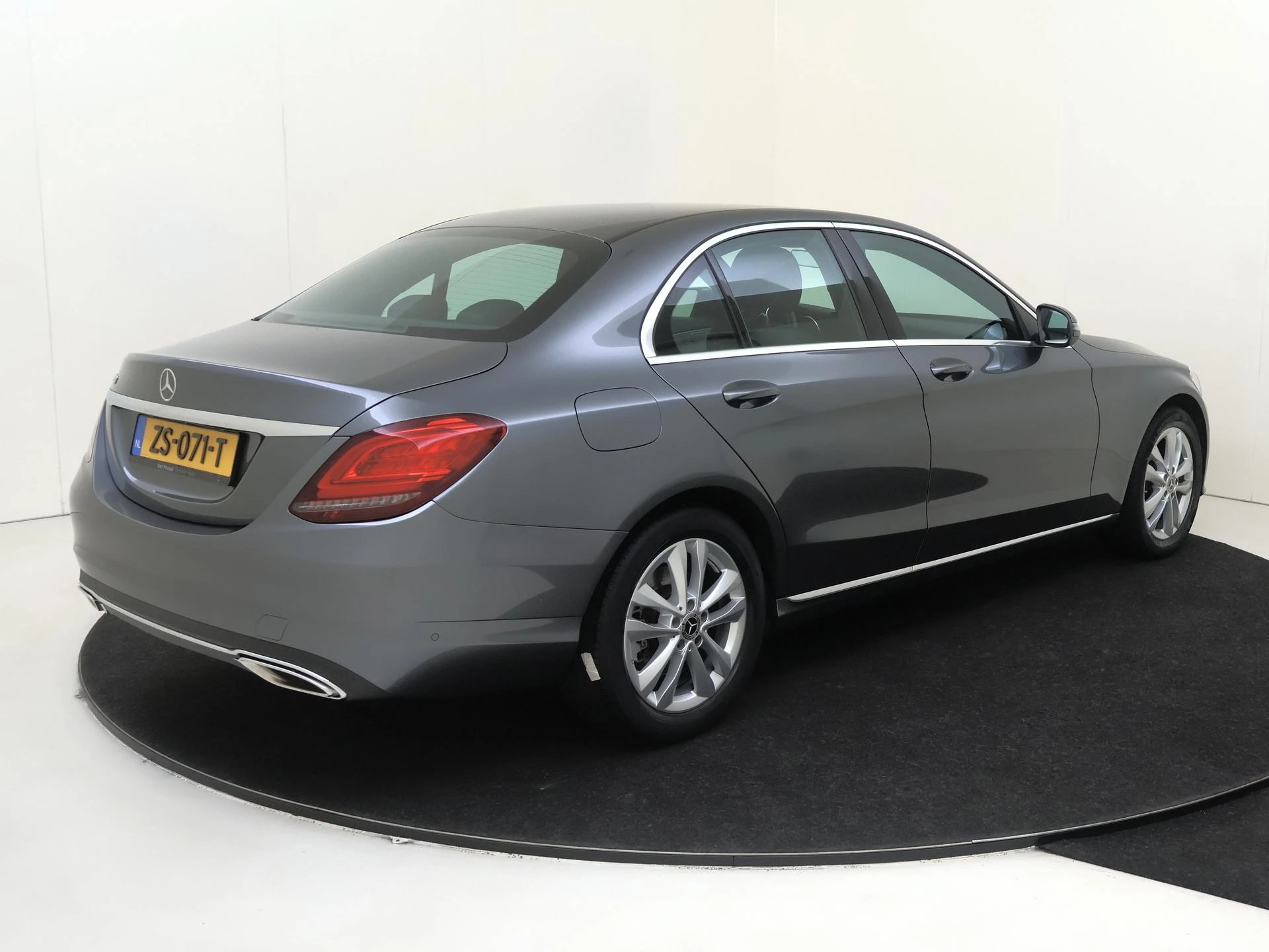 Mercedes-Benz C-Klasse met kenteken 81100 – autofoto 3