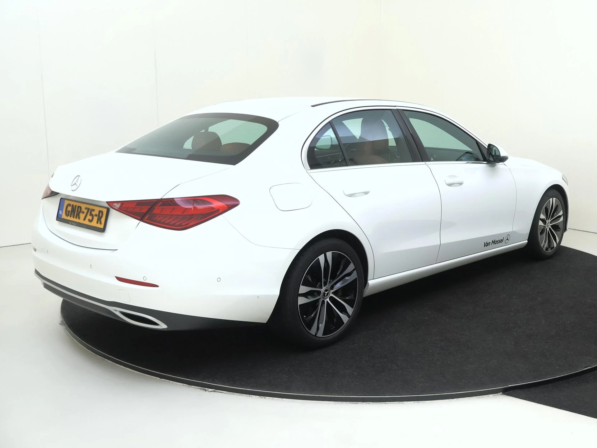Mercedes-Benz C-Klasse met kenteken GNR-75-R – autofoto 5