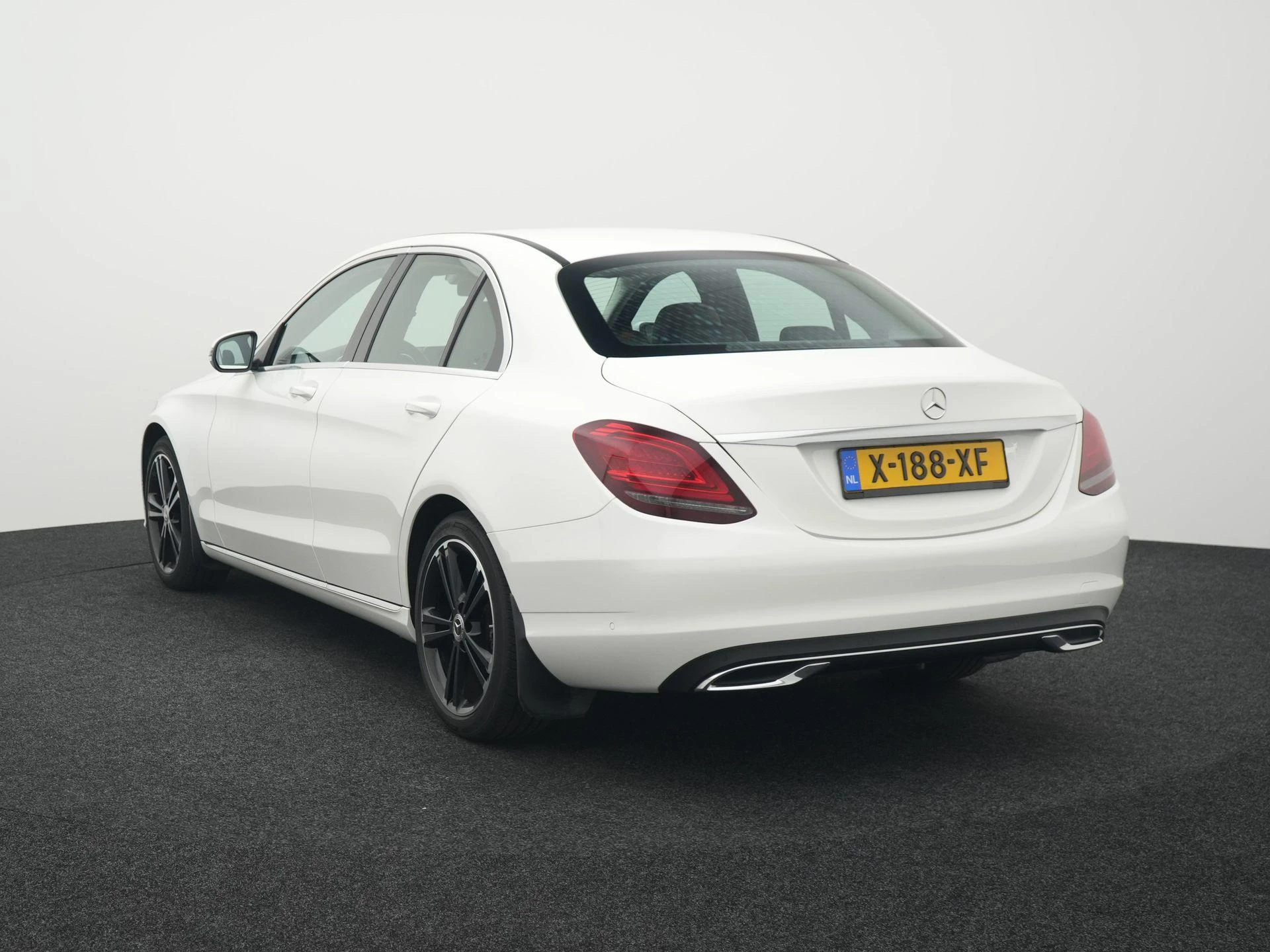 Mercedes-Benz C-Klasse met kenteken X-188-XF – autofoto 3