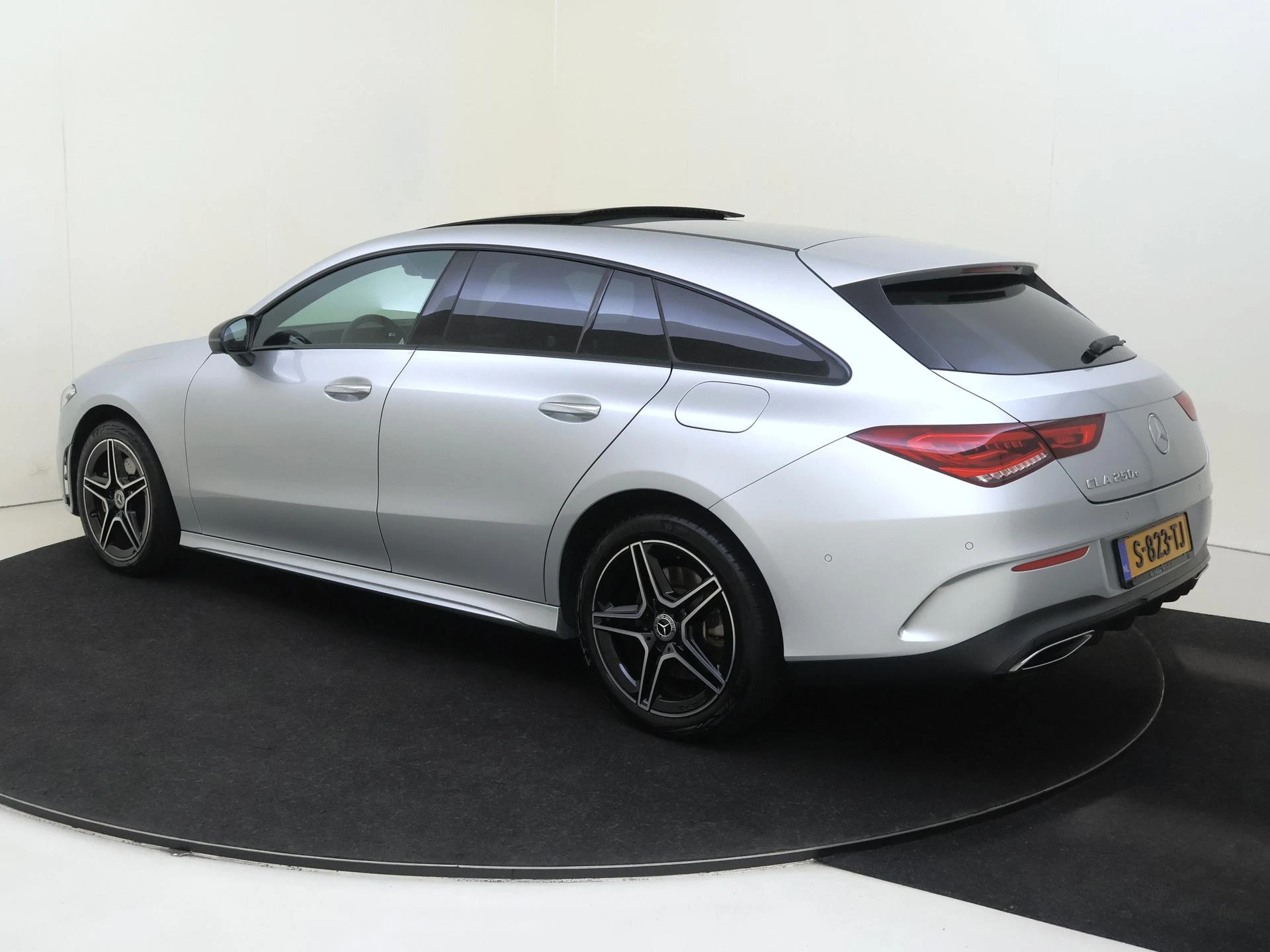Mercedes-Benz CLA met kenteken 11100 – autofoto 4