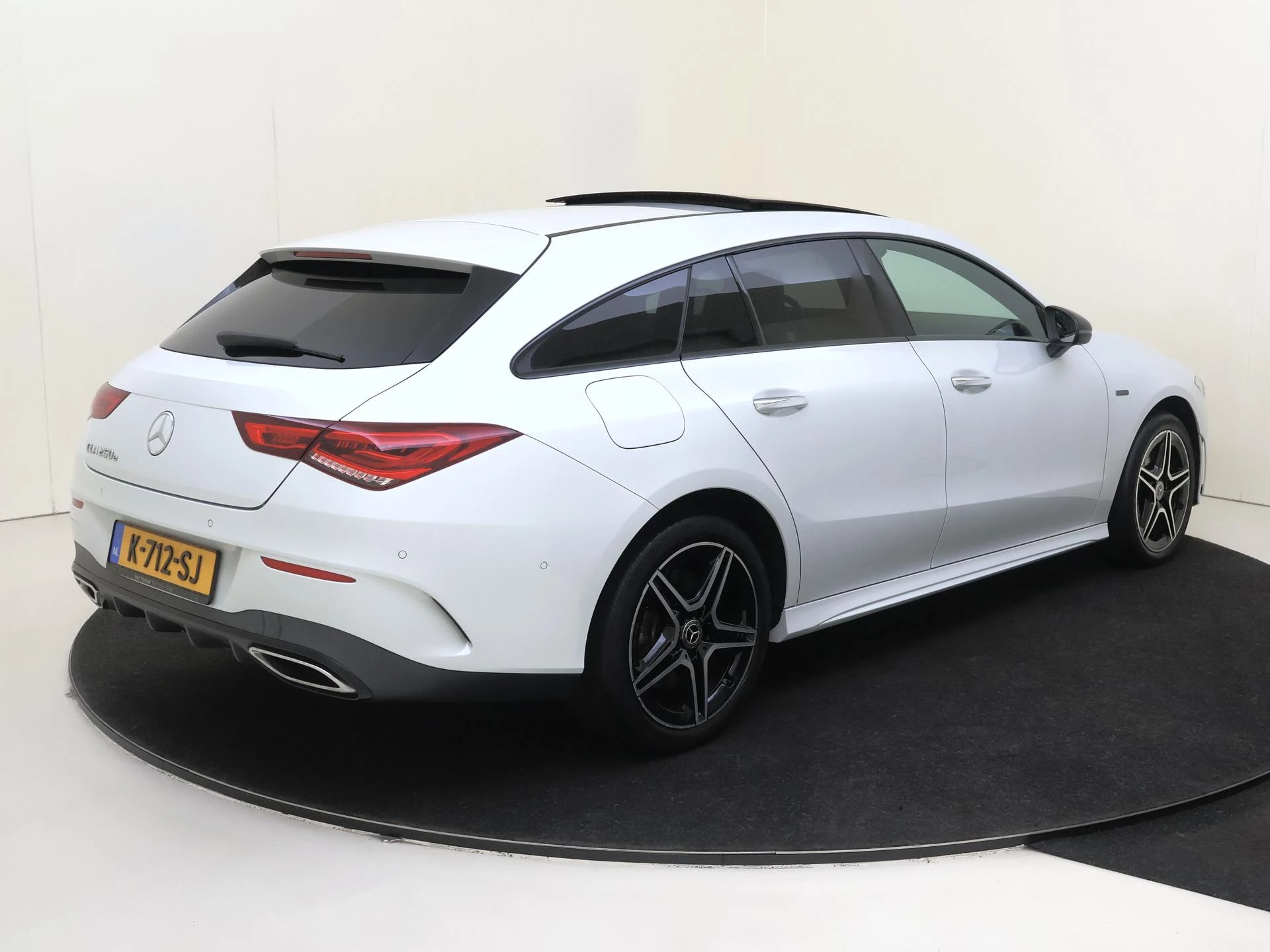 Mercedes-Benz CLA met kenteken 71 – autofoto 5
