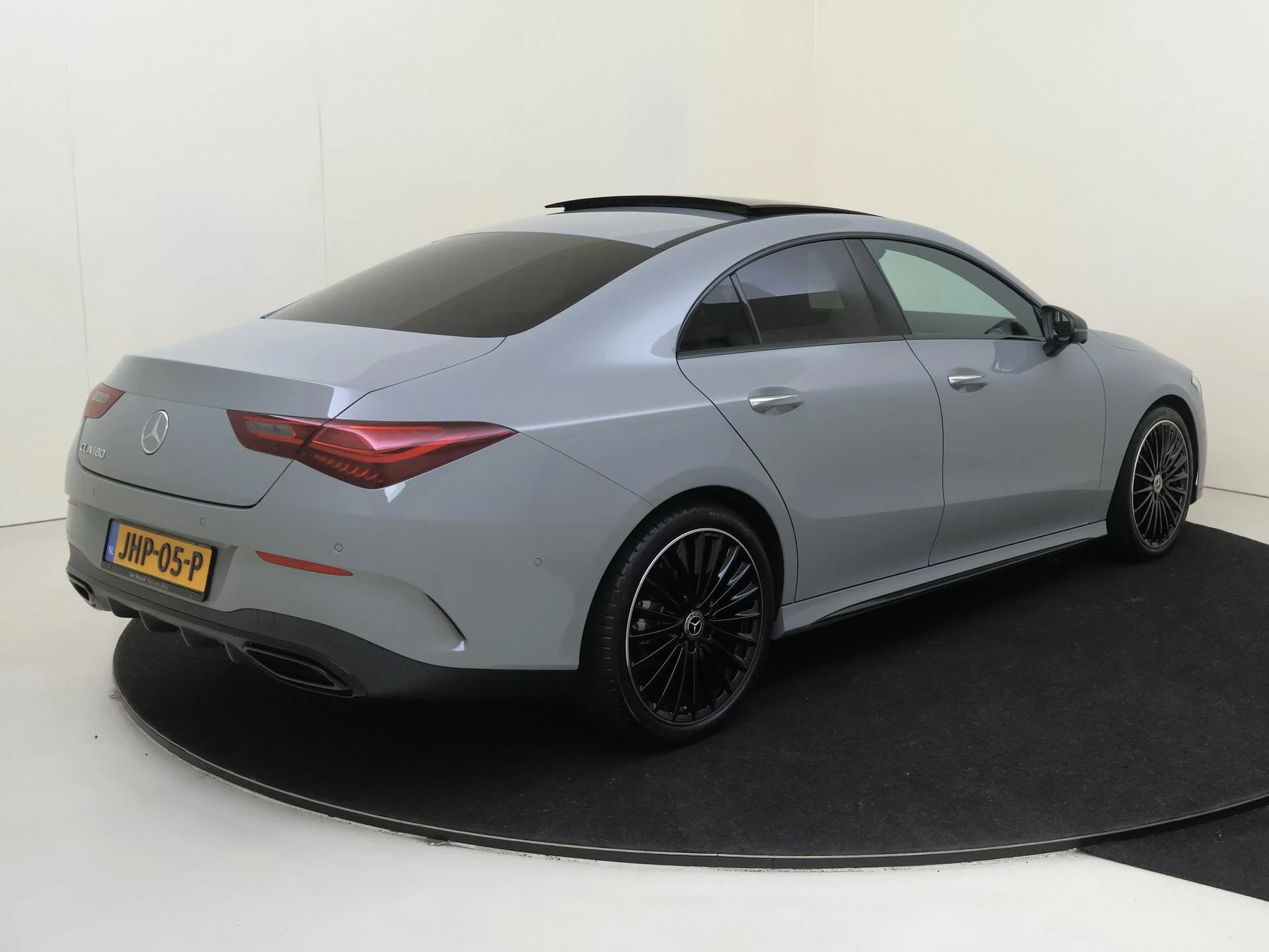 Mercedes-Benz CLA met kenteken JHP-05-P – autofoto 3
