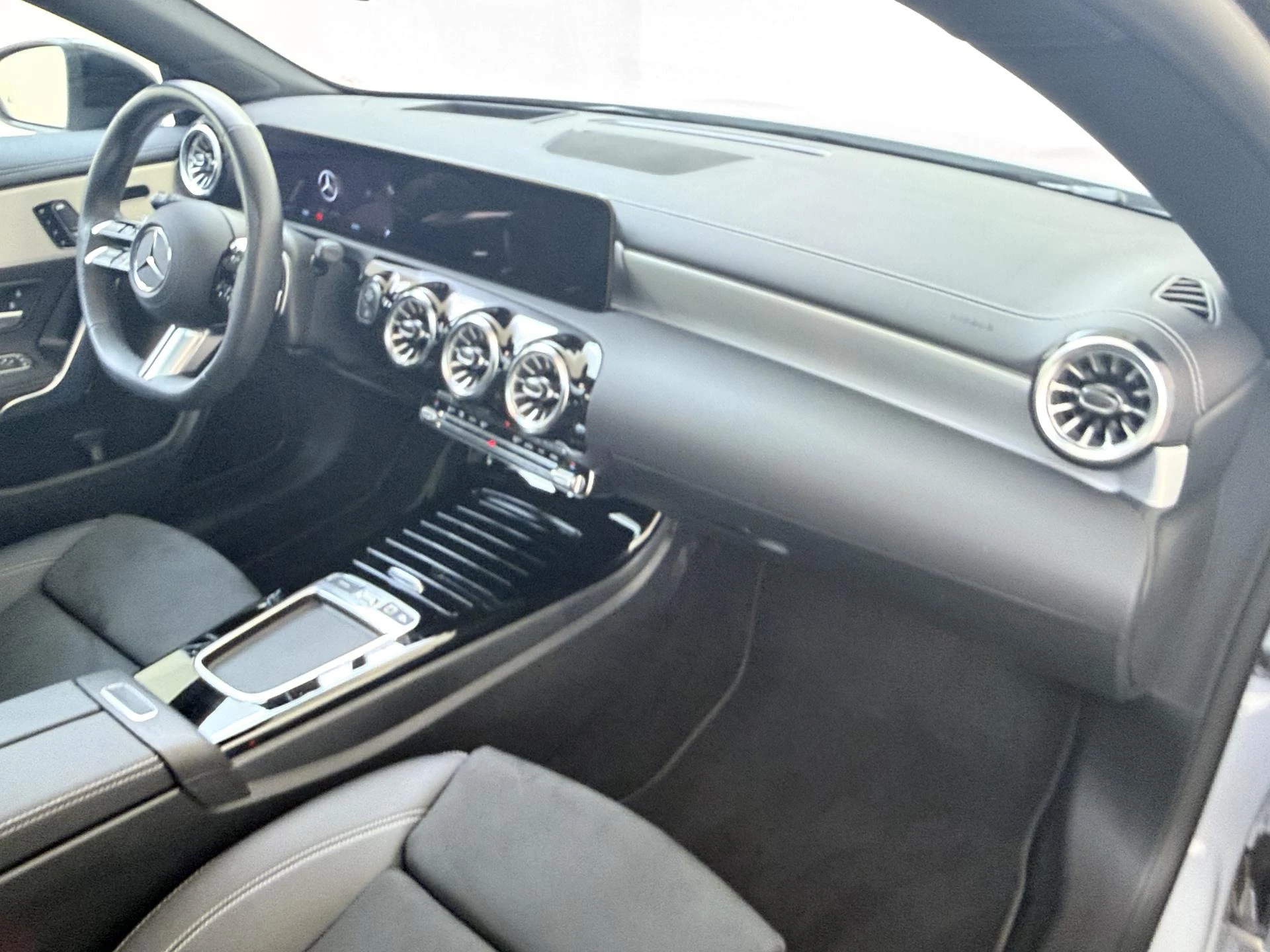 Mercedes-Benz CLA met kenteken JHP-05-P – autofoto 4
