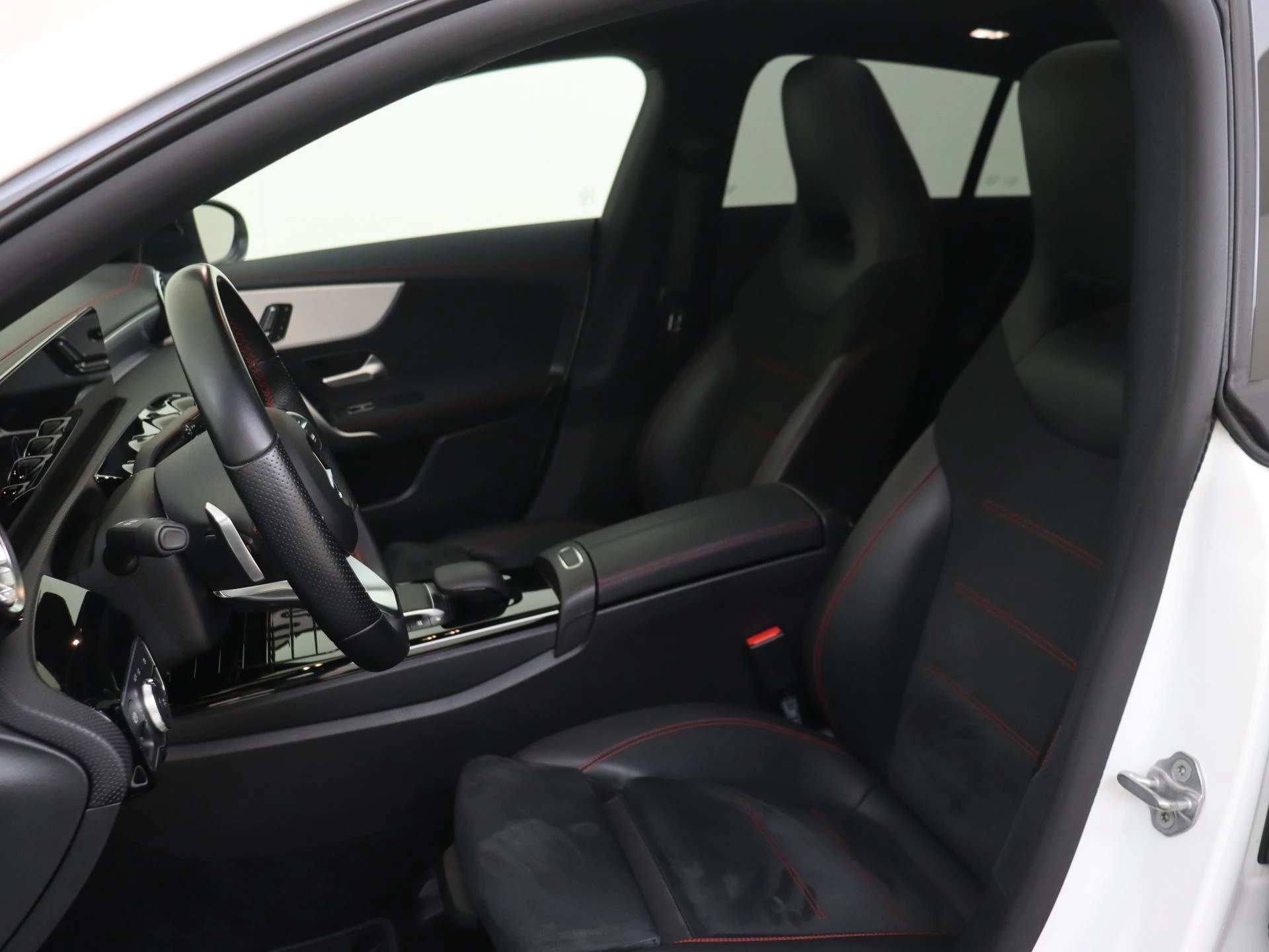 Mercedes-Benz CLA met kenteken K-137-PP – autofoto 4