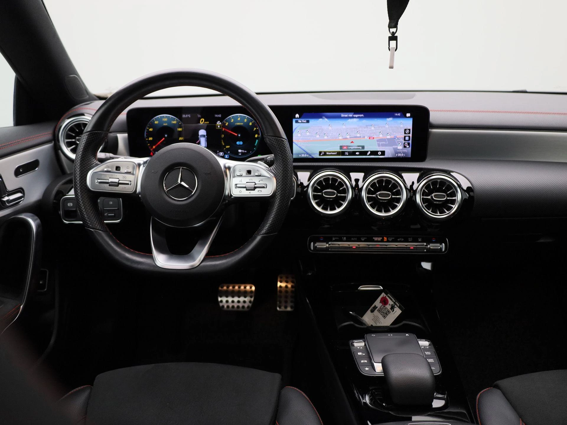 Mercedes-Benz CLA met kenteken KKN-26-P – autofoto 3