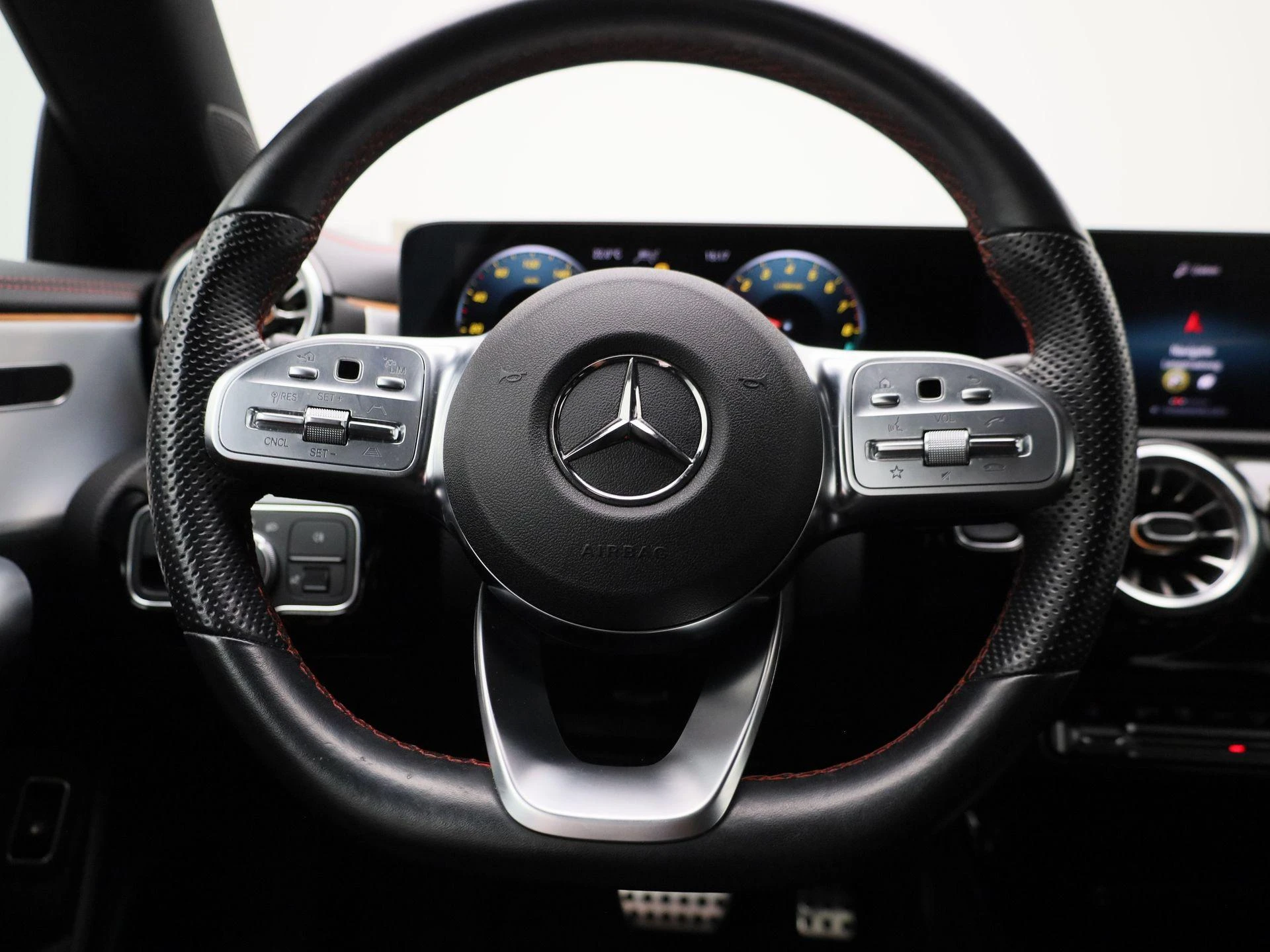 Mercedes-Benz CLA met kenteken R-884-DG – autofoto 4
