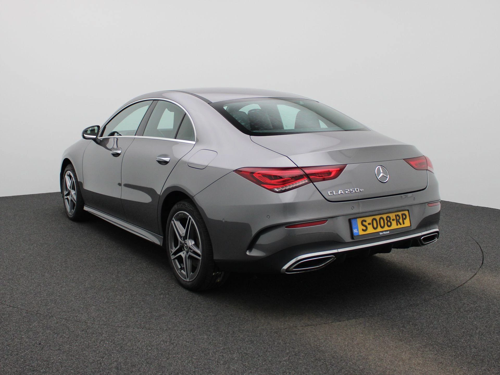Mercedes-Benz CLA met kenteken S-008-RP – autofoto 3