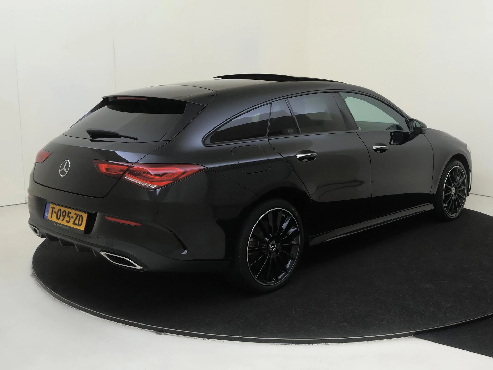 Mercedes-Benz CLA met kenteken T-095-ZD – autofoto 3