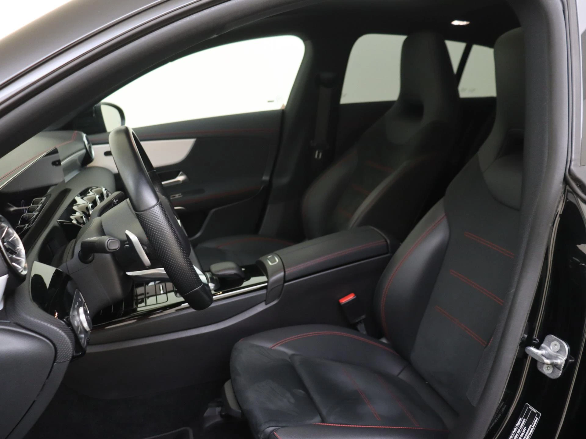 Mercedes-Benz CLA met kenteken T-095-ZD – autofoto 4