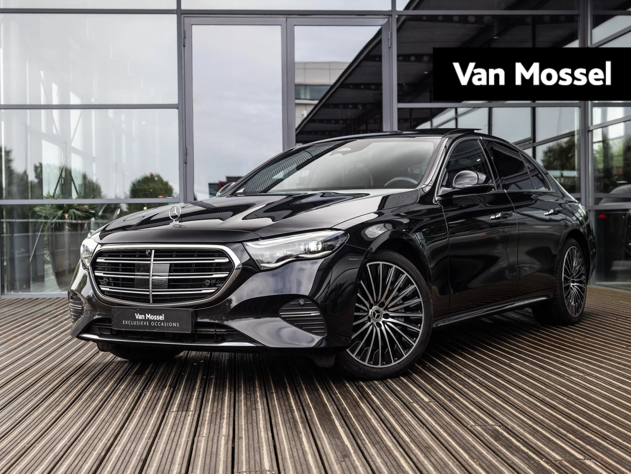 Mercedes-Benz E-Klasse met kenteken 06100 – autofoto 2