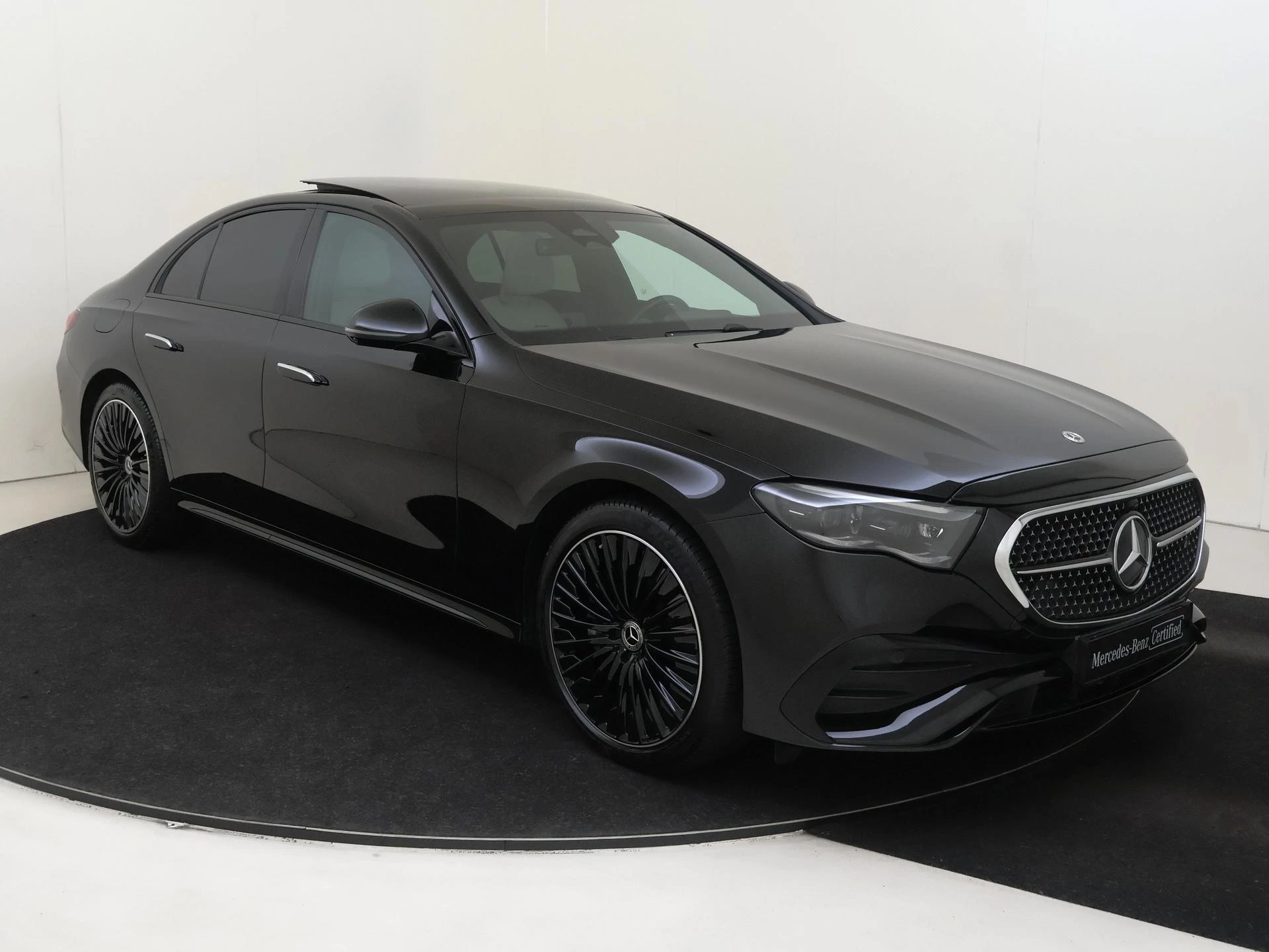 Mercedes-Benz E-Klasse met kenteken 06100 – autofoto 3