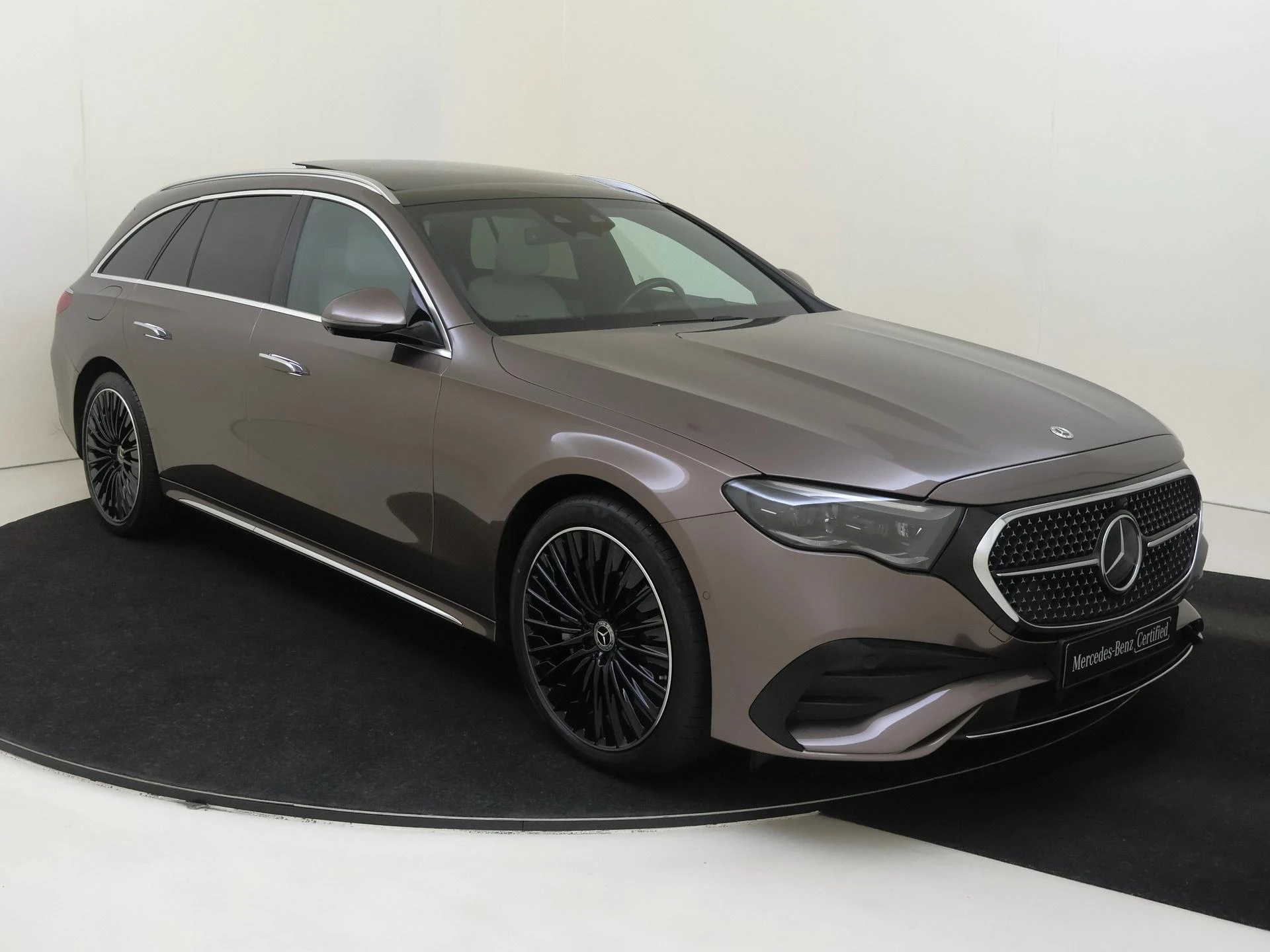Mercedes-Benz E-Klasse met kenteken 06100 – autofoto 3