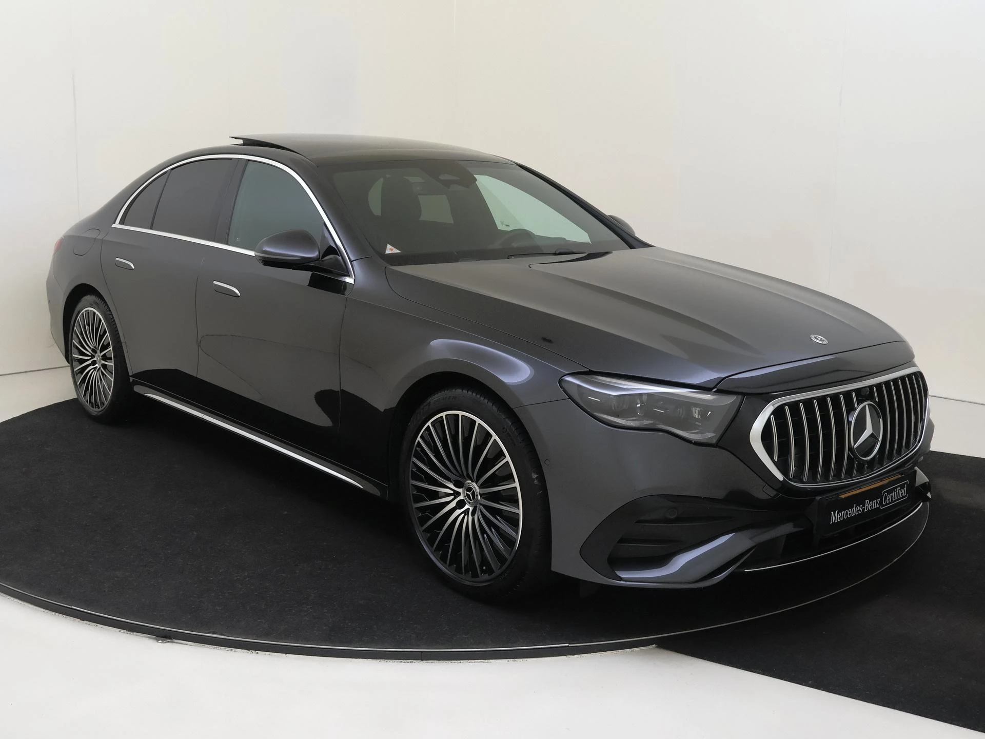 Mercedes-Benz E-Klasse met kenteken 06100 – autofoto 3