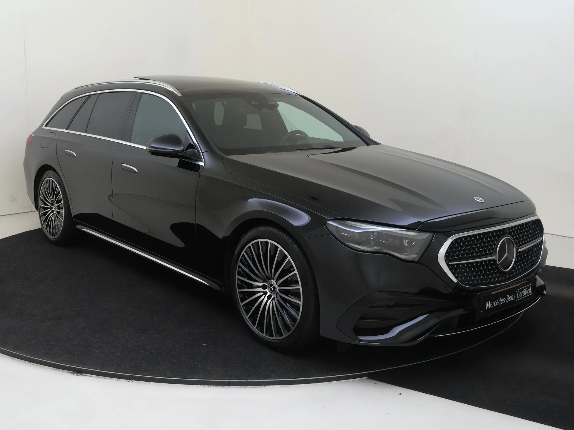 Mercedes-Benz E-Klasse met kenteken 06100 – autofoto 3