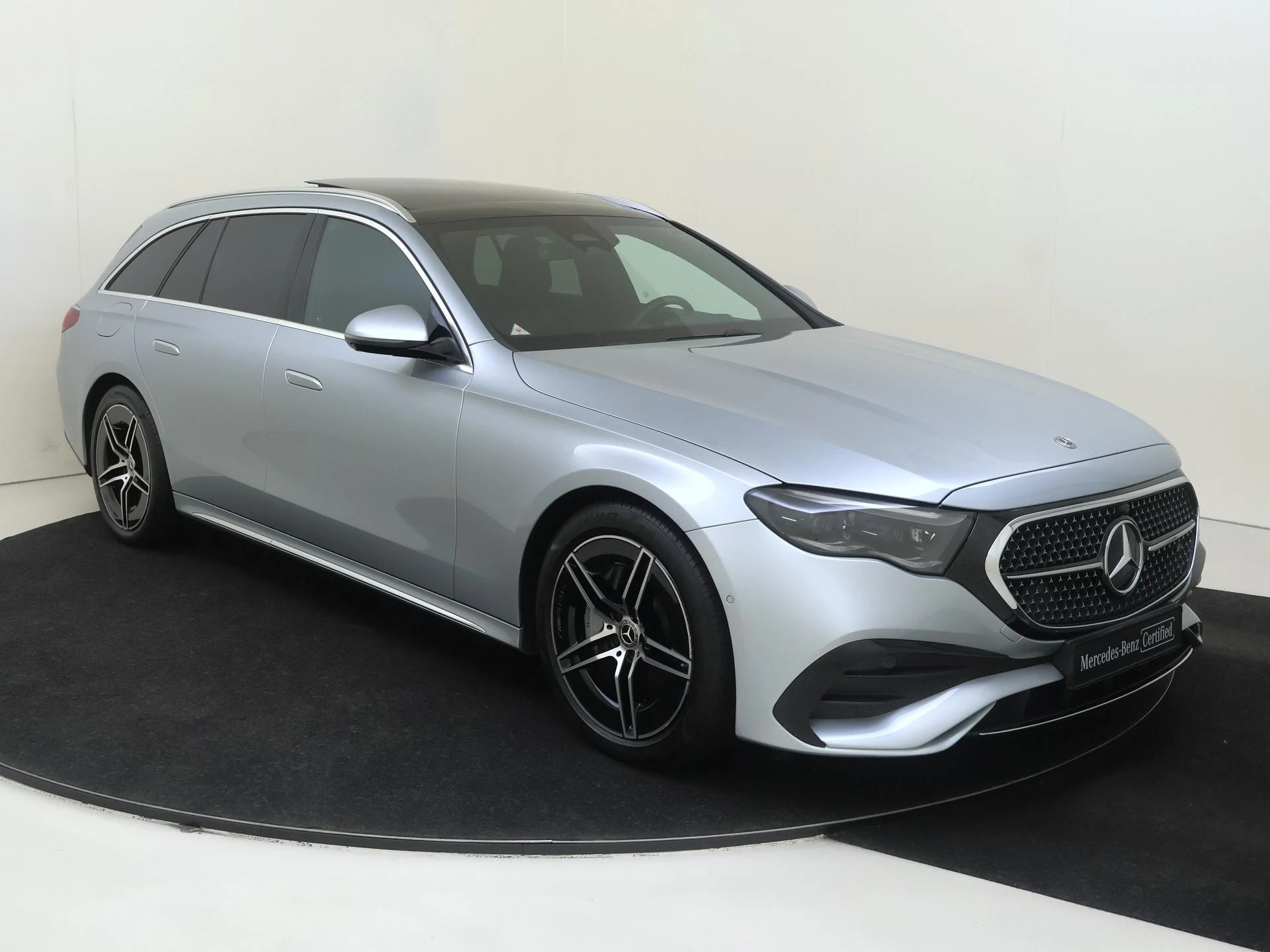 Mercedes-Benz E-Klasse met kenteken 06100 – autofoto 3